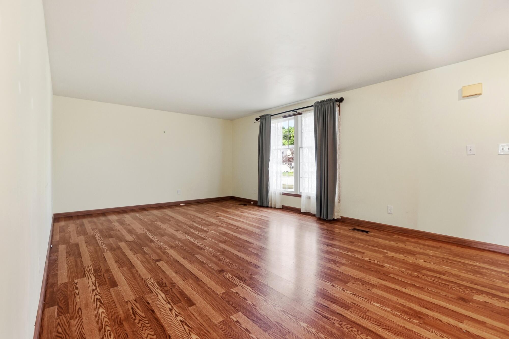 373 New Haven Drive Property Photo 8