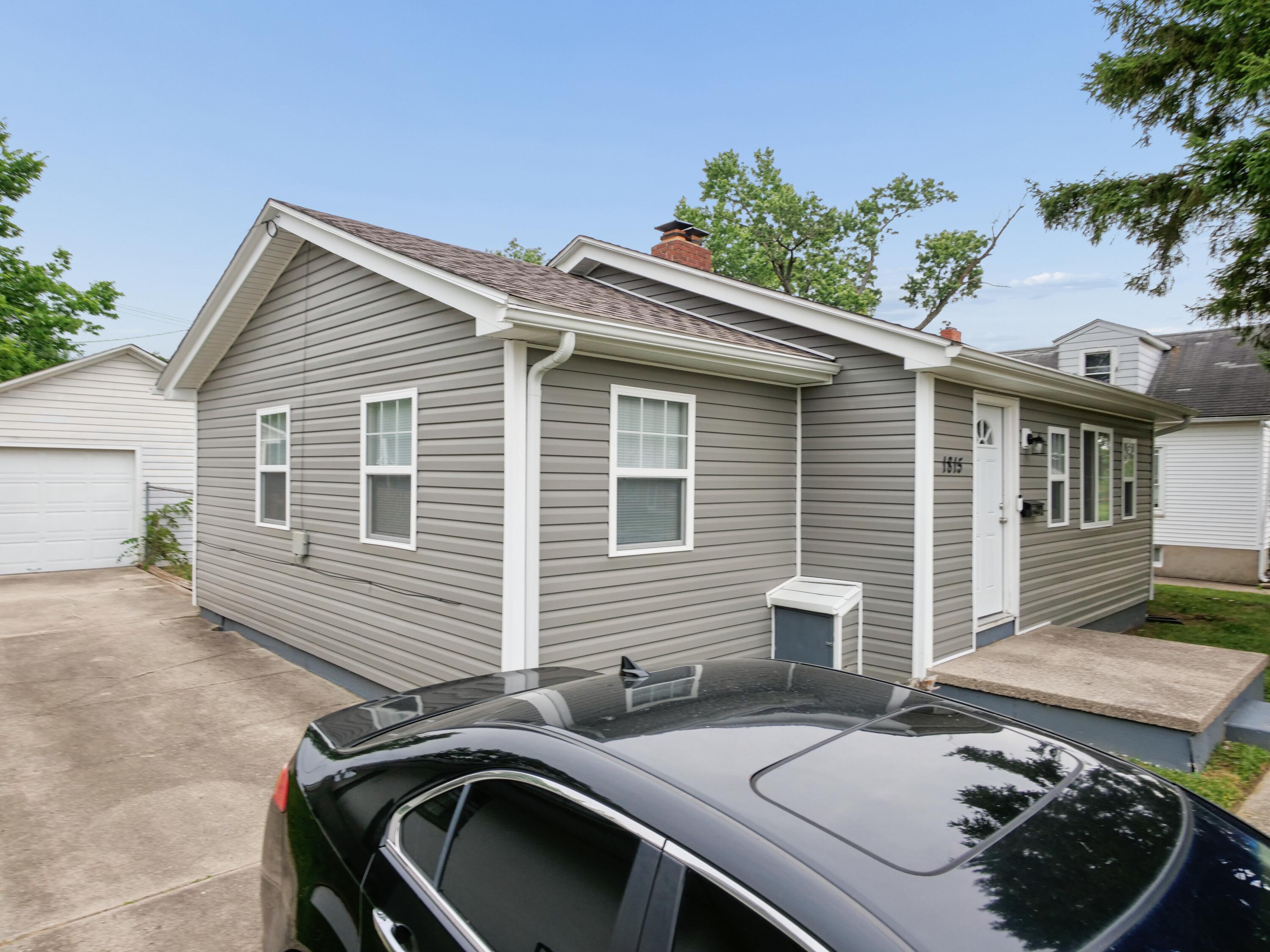 1815 Fieldstone Drive Property Photo 3