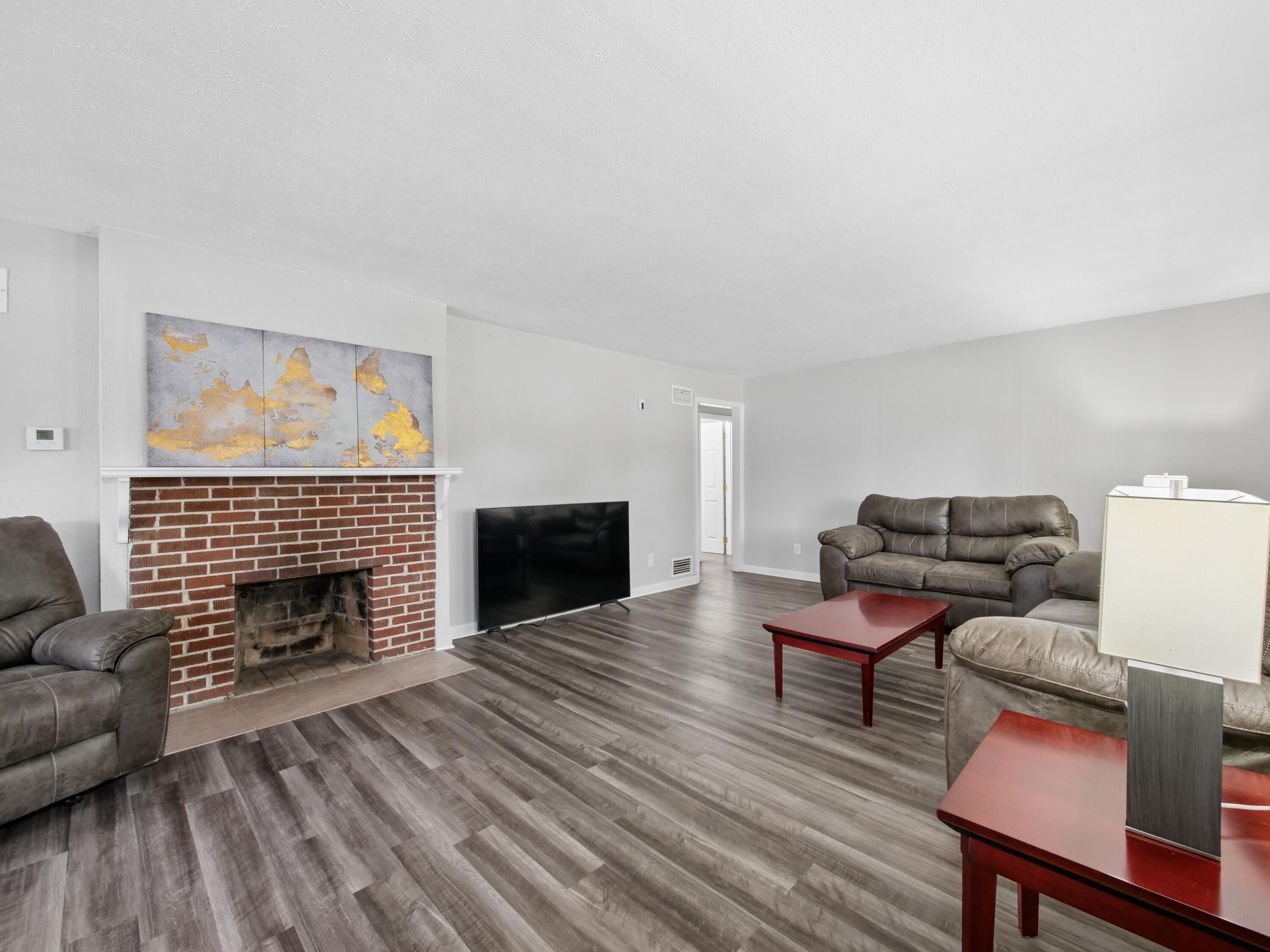 1815 Fieldstone Drive Property Photo 4