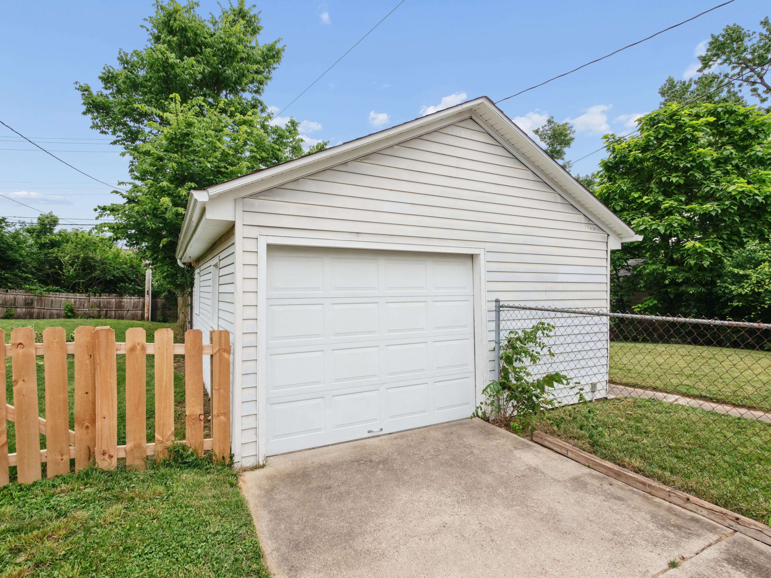 1815 Fieldstone Drive Property Photo 20