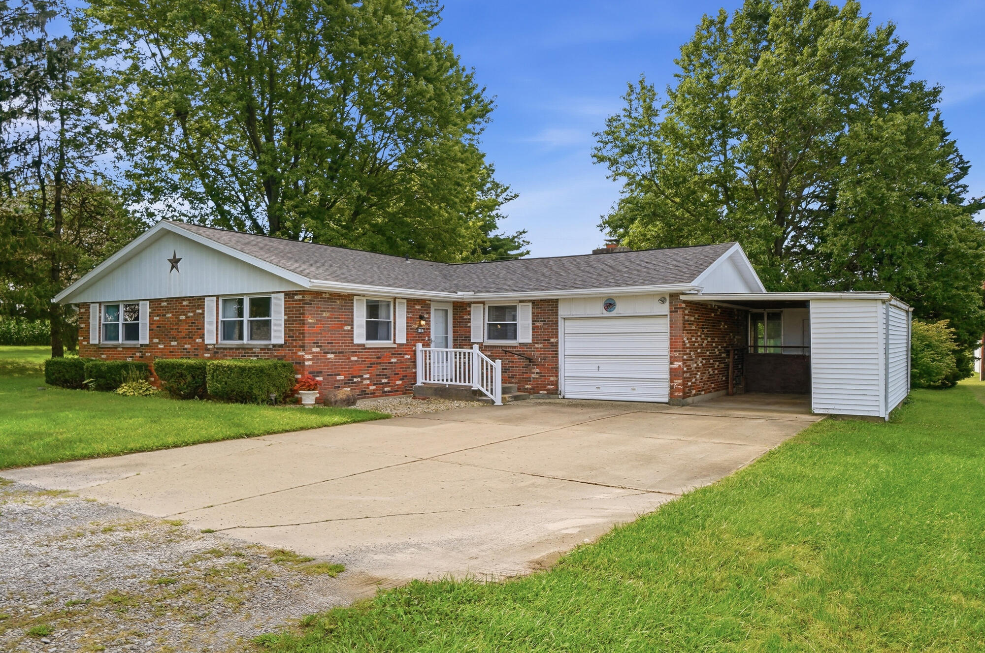 6167 State Route 161 Property Photo 1