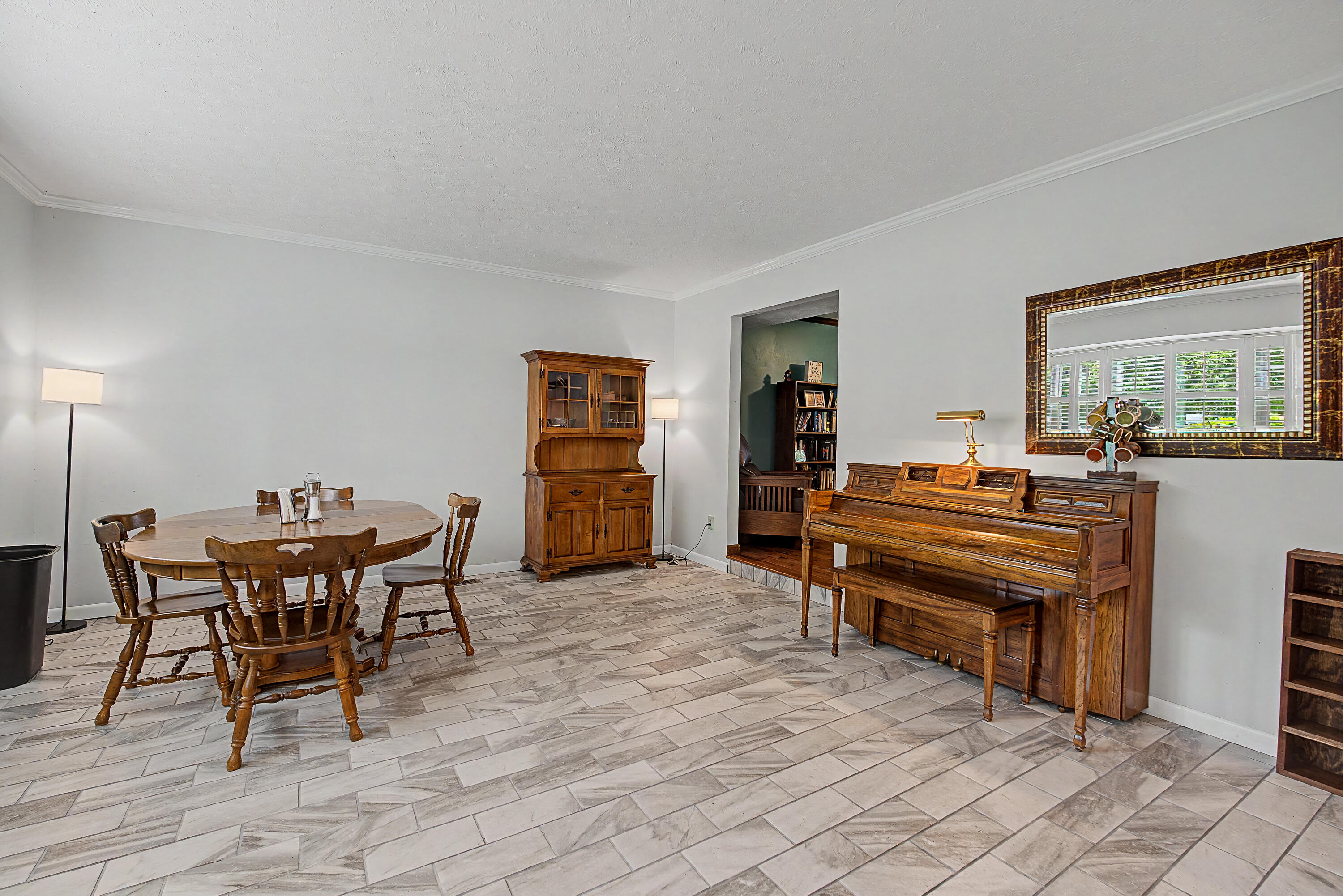 129 Outerview Circle Property Photo 14
