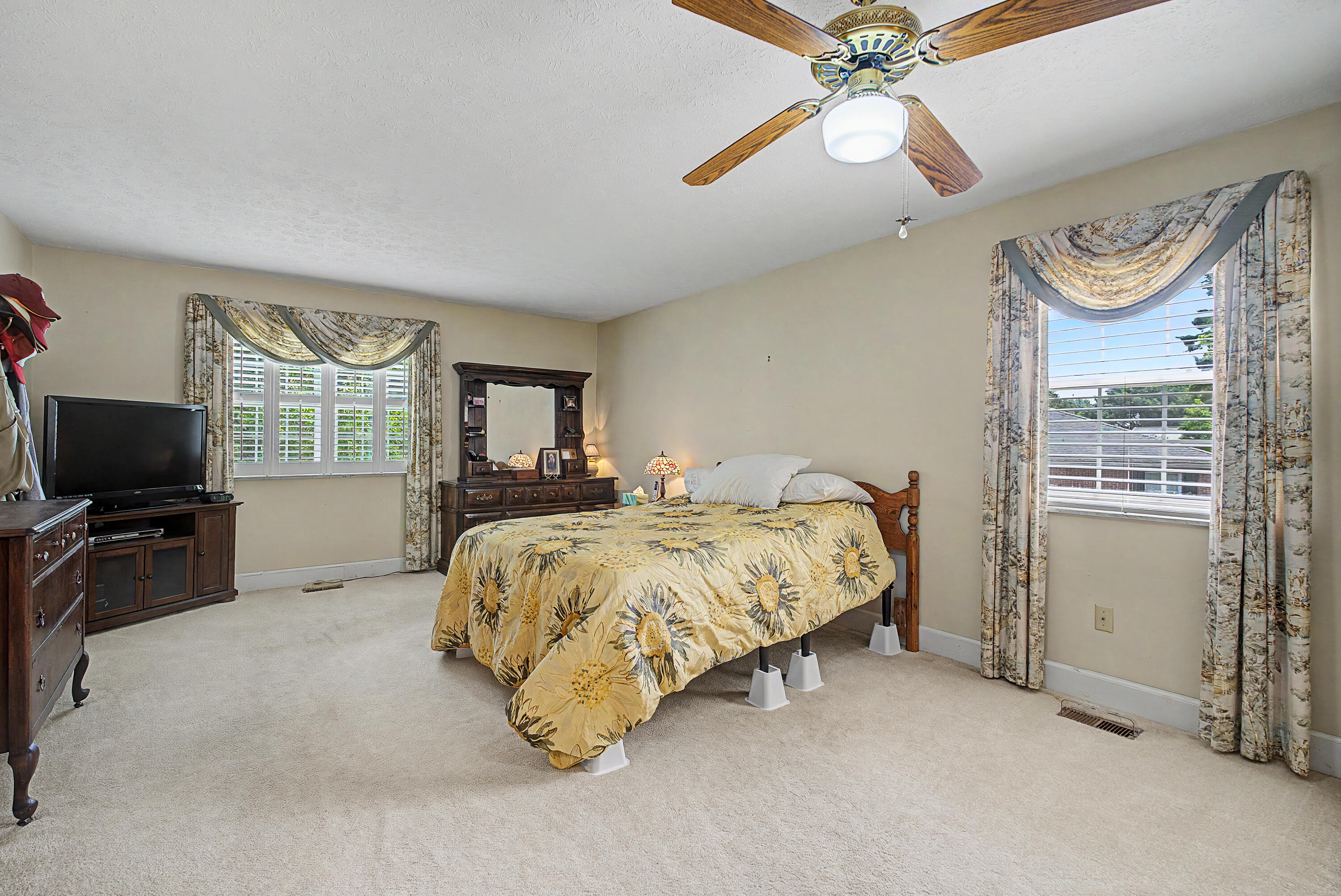 129 Outerview Circle Property Photo 34