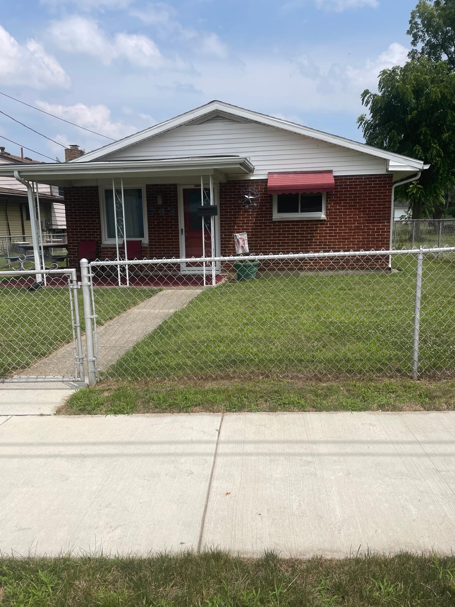 742 Montgomery Avenue