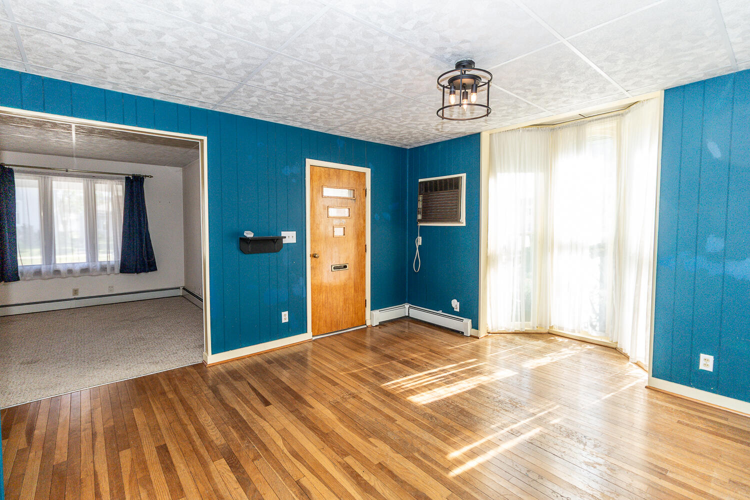 208 W George Street Property Photo 5