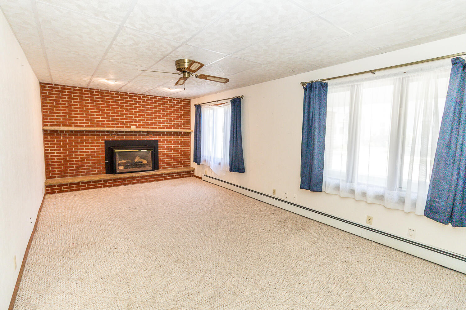 208 W George Street Property Photo 7