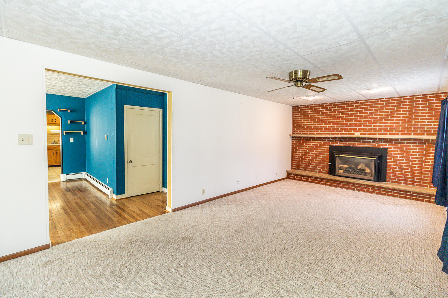 208 W George Street Property Photo 9