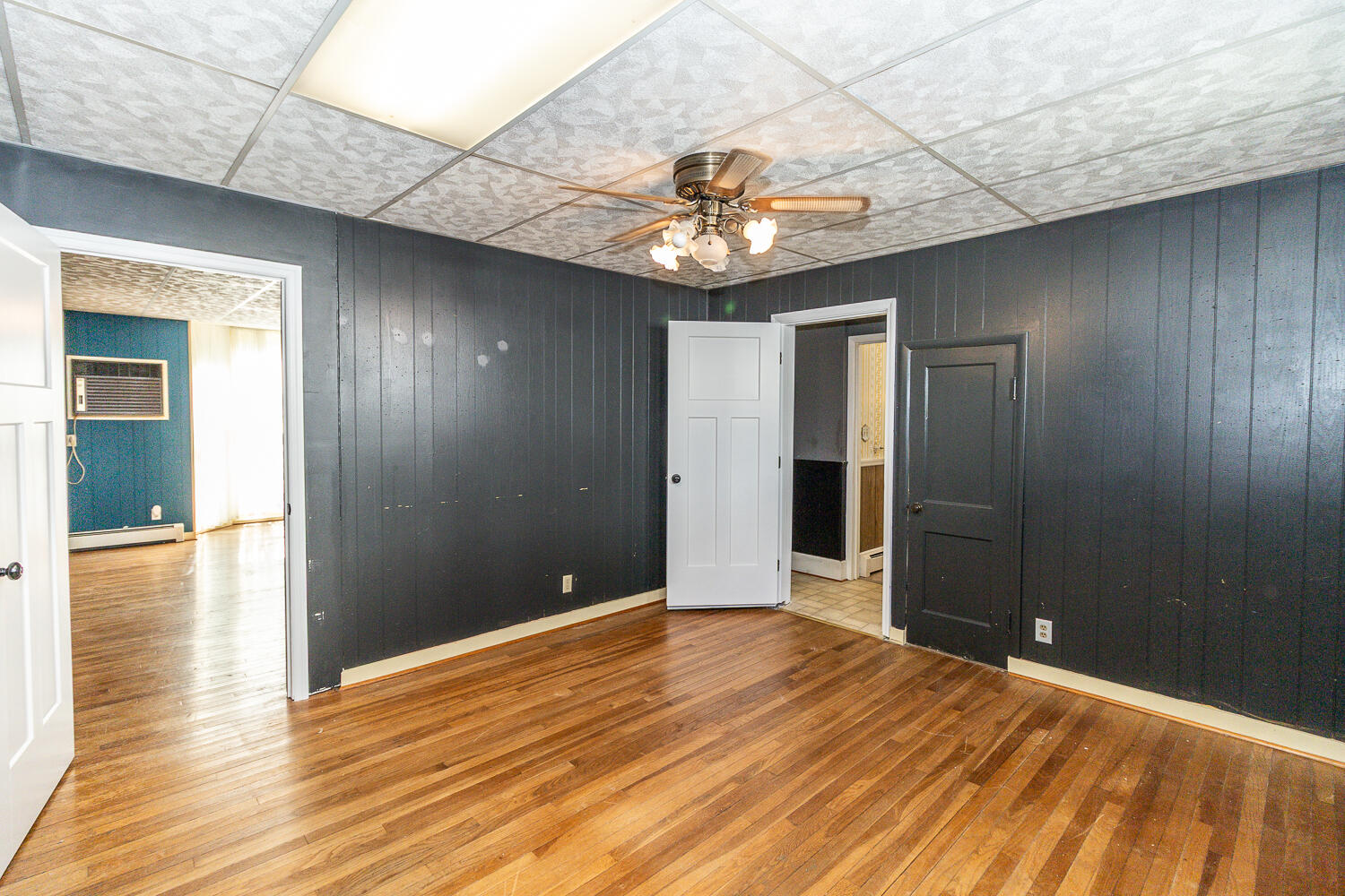 208 W George Street Property Photo 18
