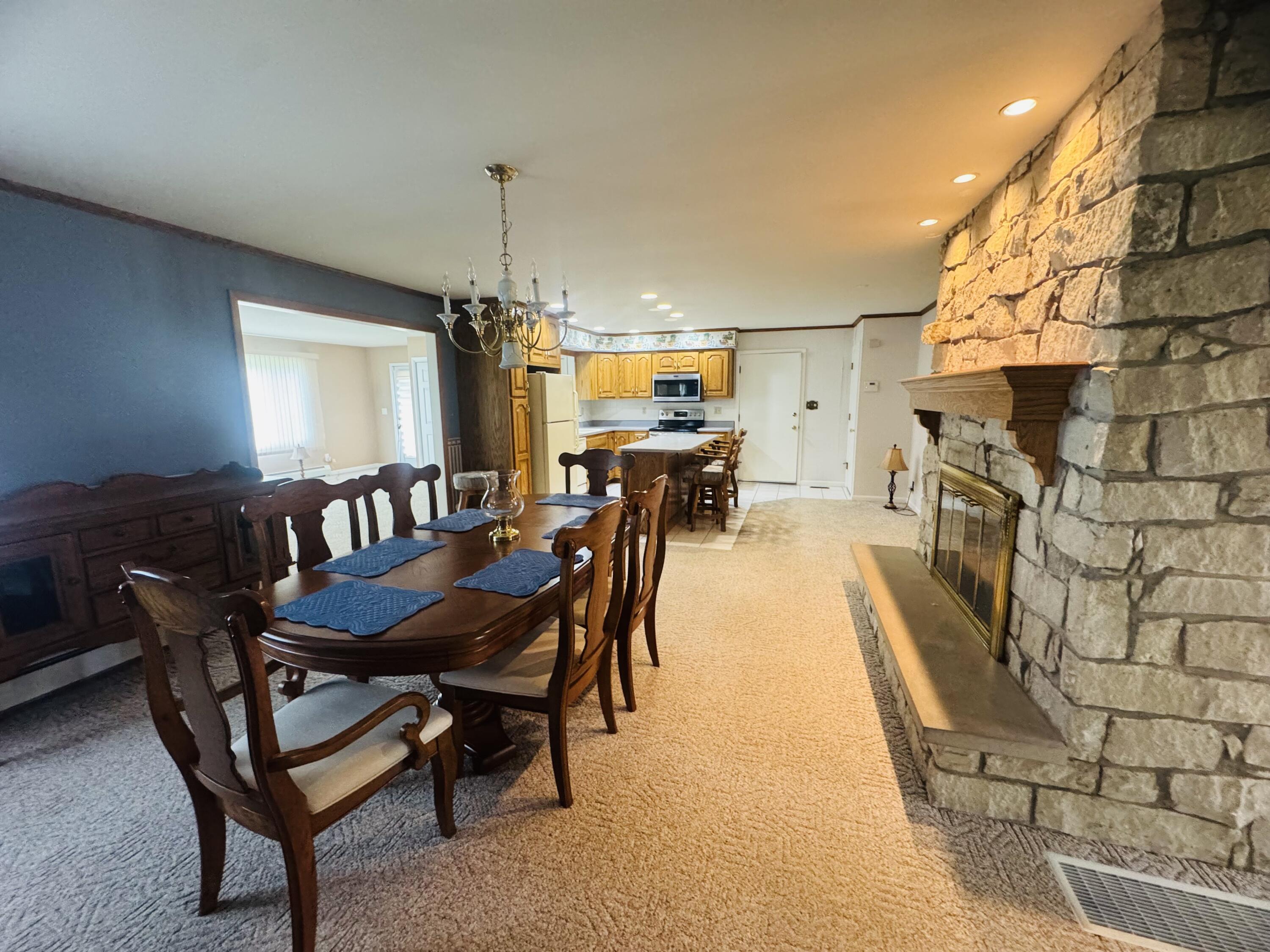609 Royal Lane Property Photo 4