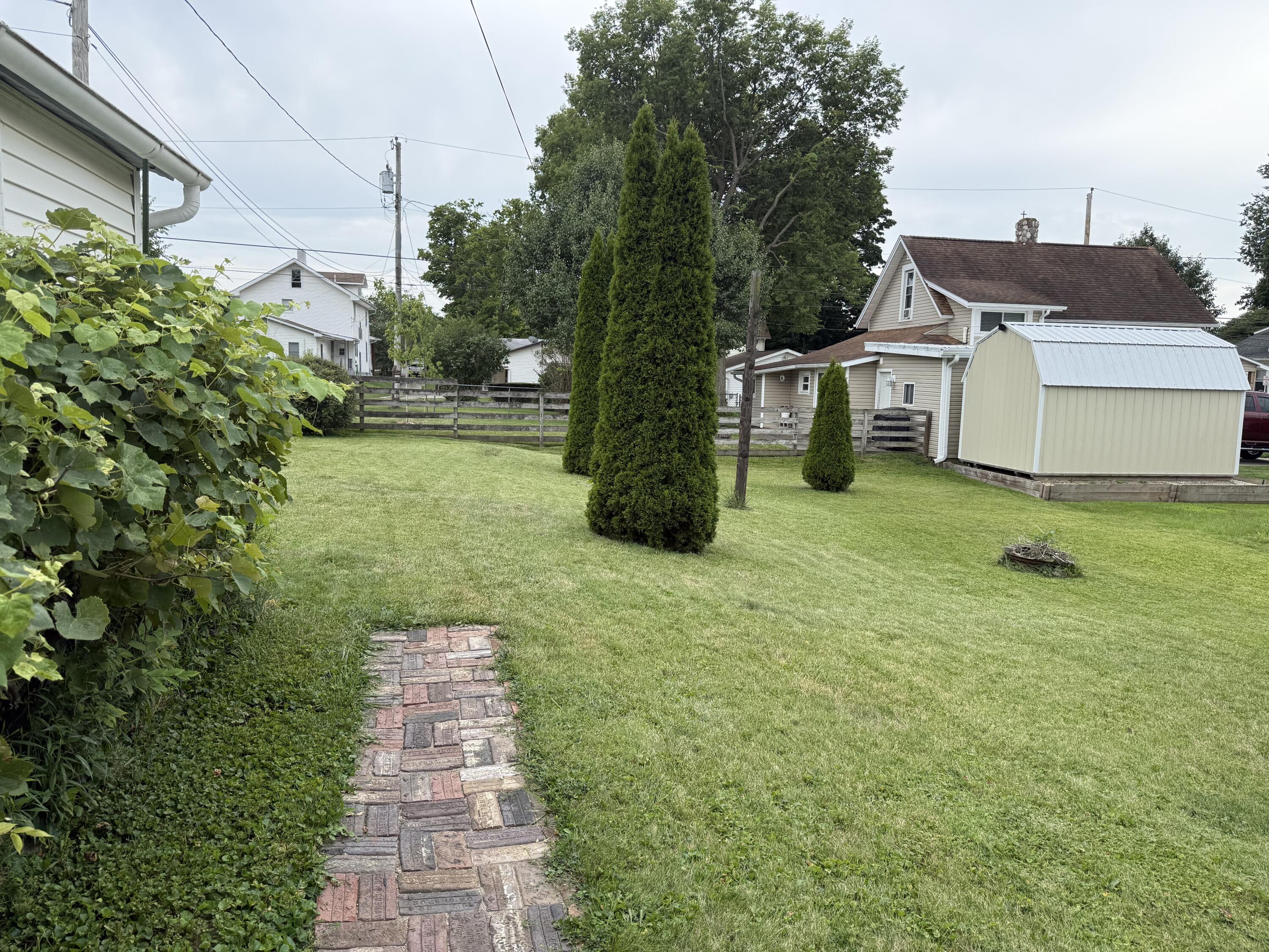 404 E Auburn Avenue Property Photo 15