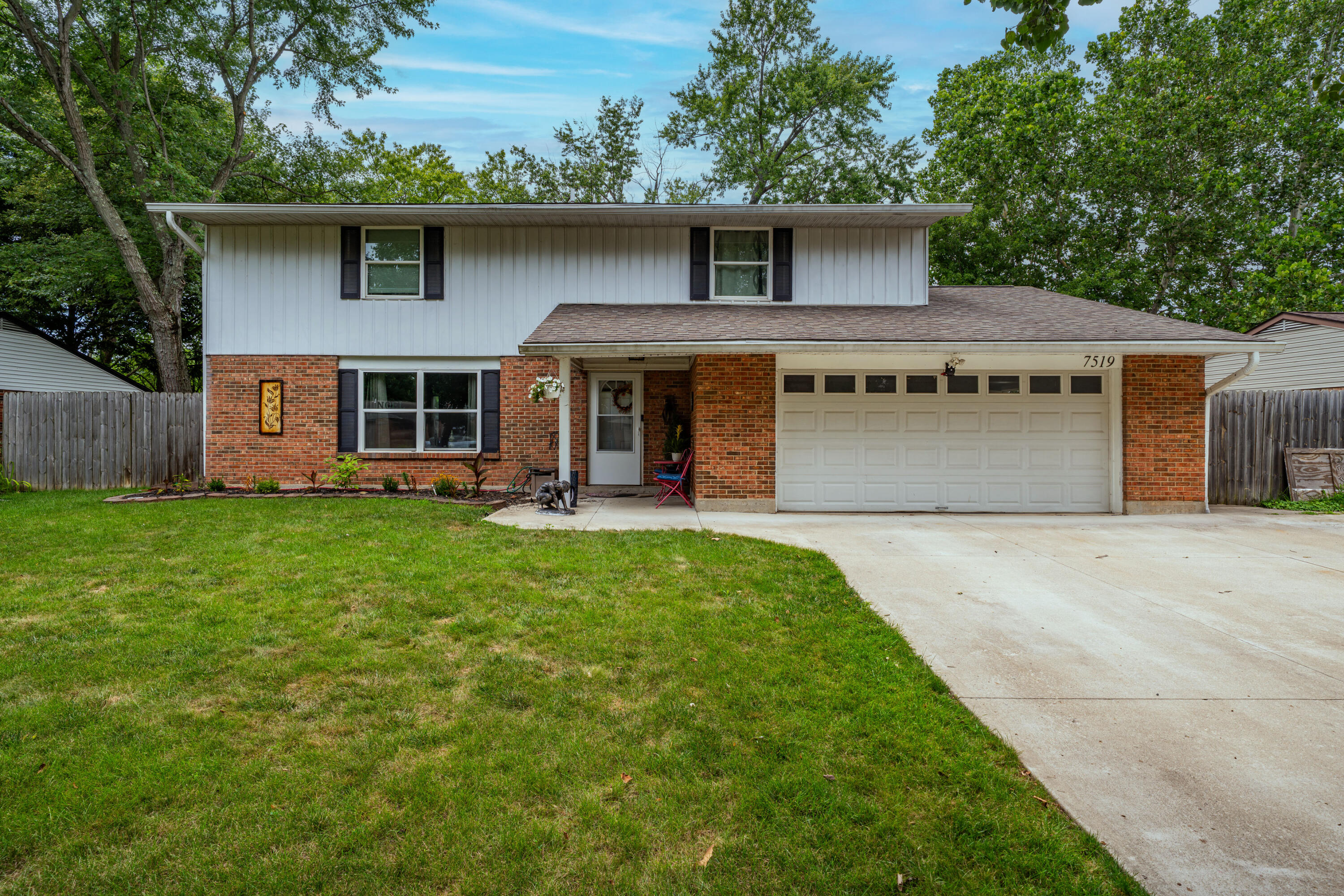 7519 Rustic Woods Drive Property Photo 1