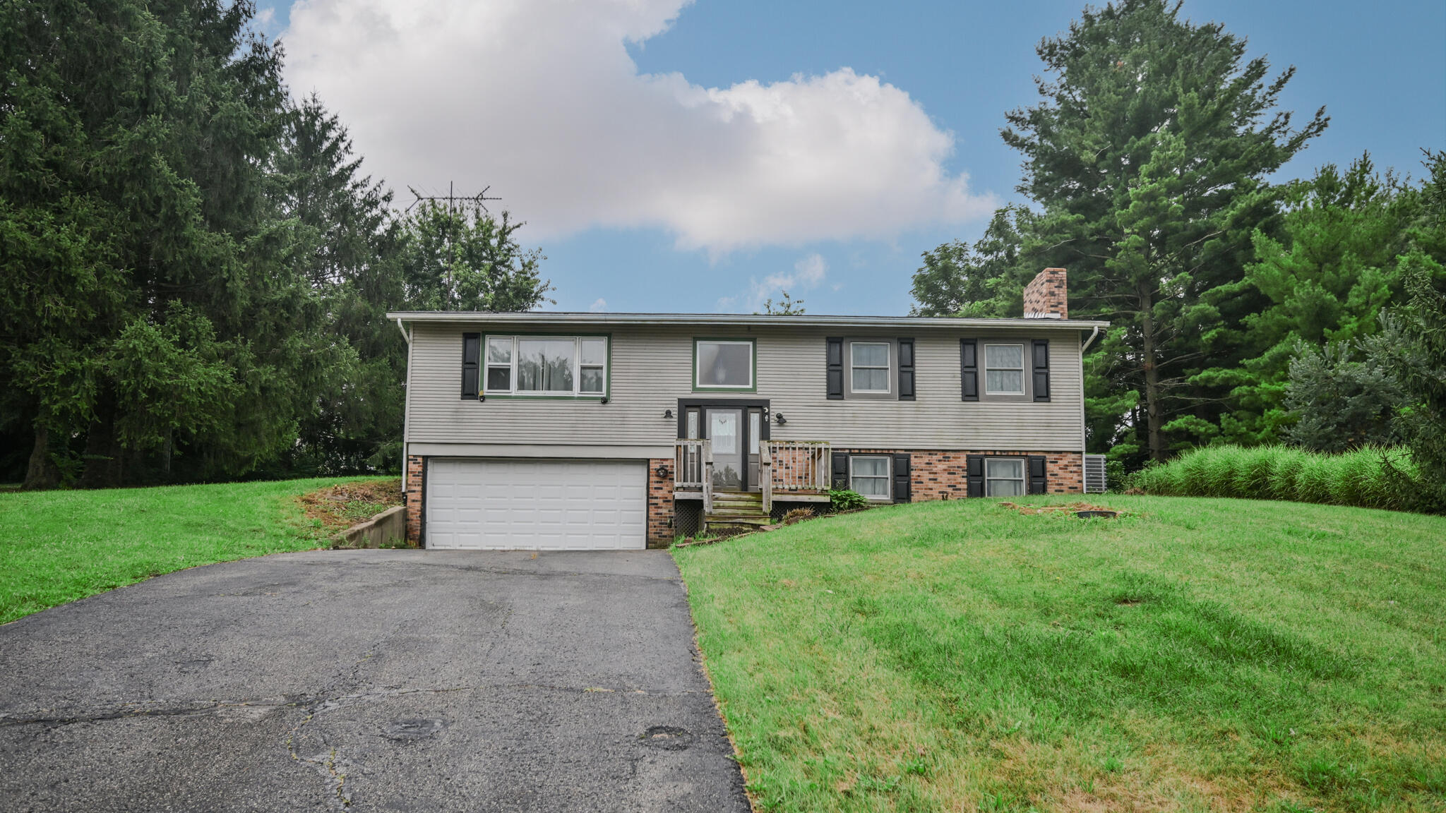 668 Suncrest Drive Property Photo 1
