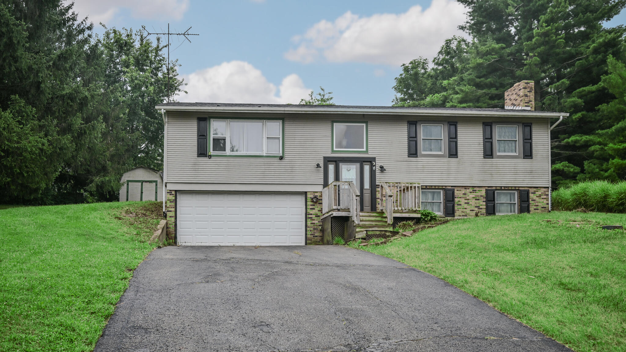 668 Suncrest Drive Property Photo 2