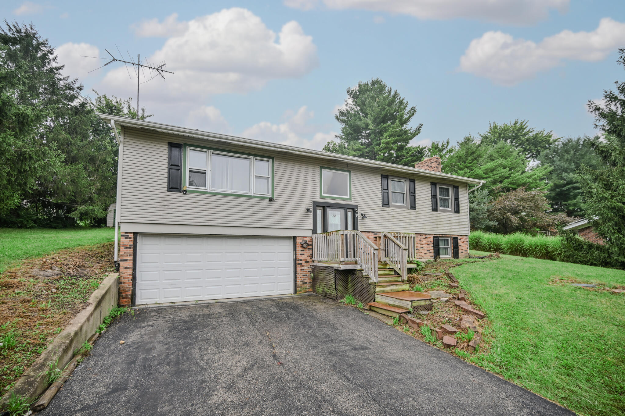 668 Suncrest Drive Property Photo 3