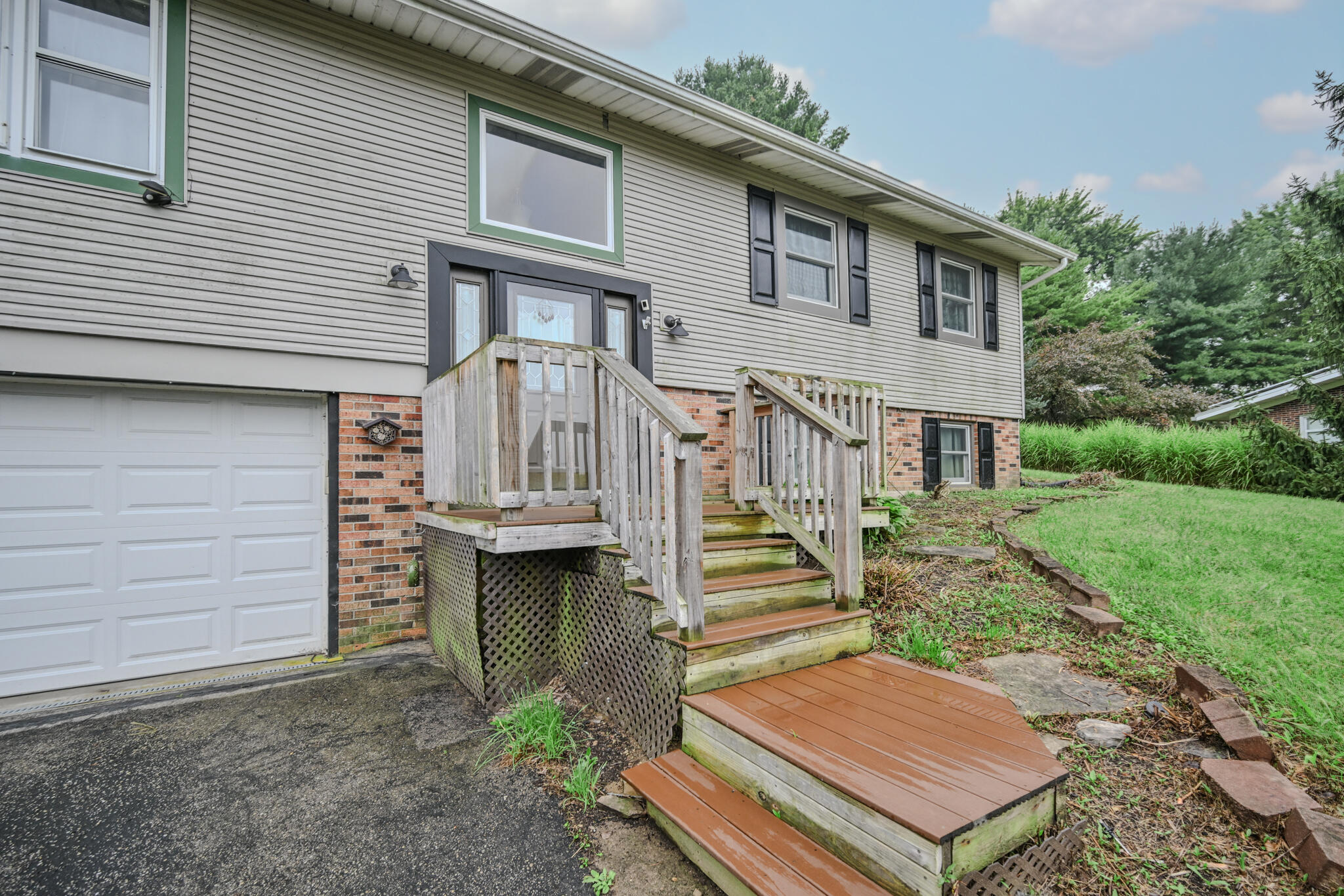 668 Suncrest Drive Property Photo 4