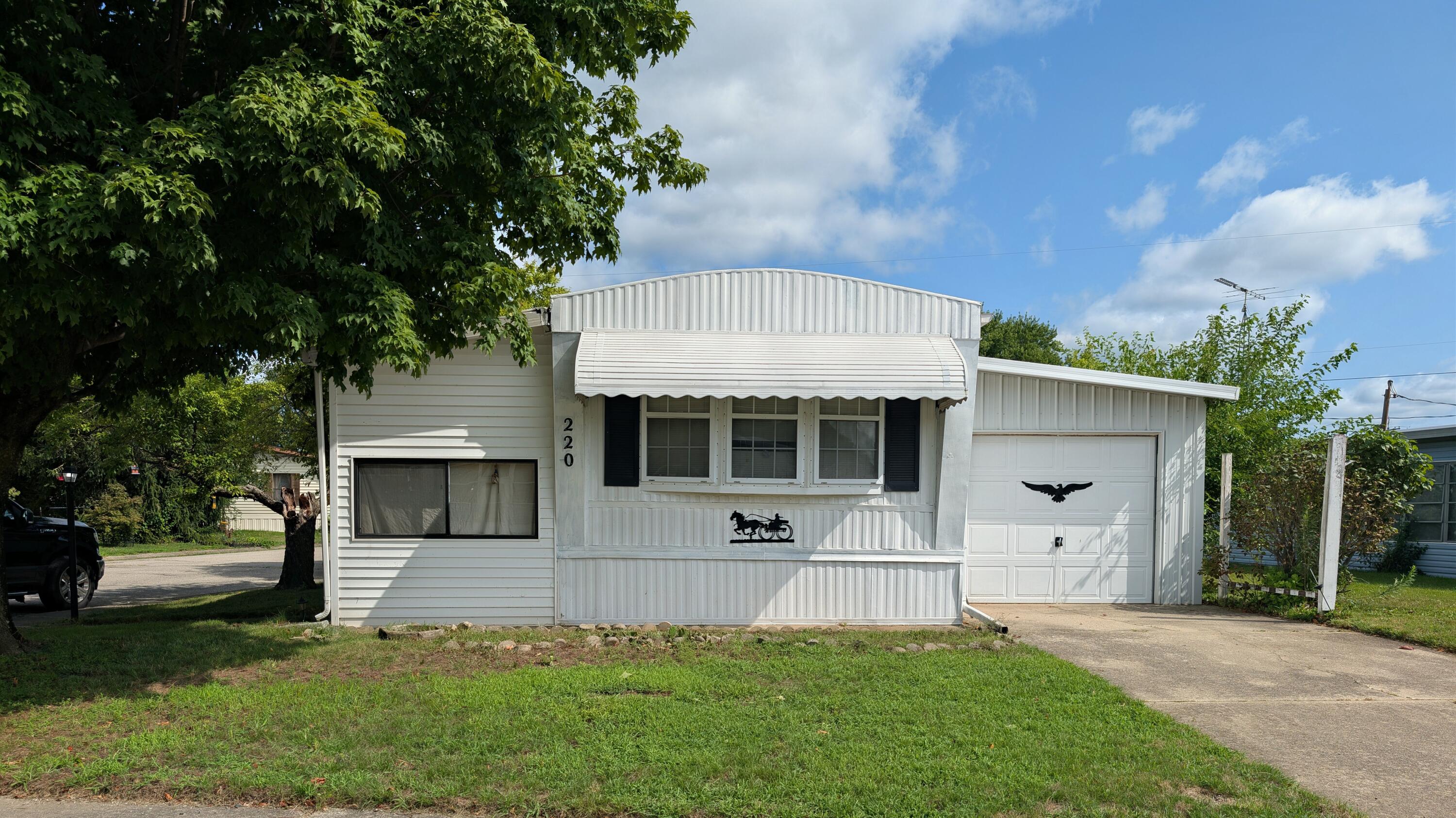 220 Western Drive Property Photo 1