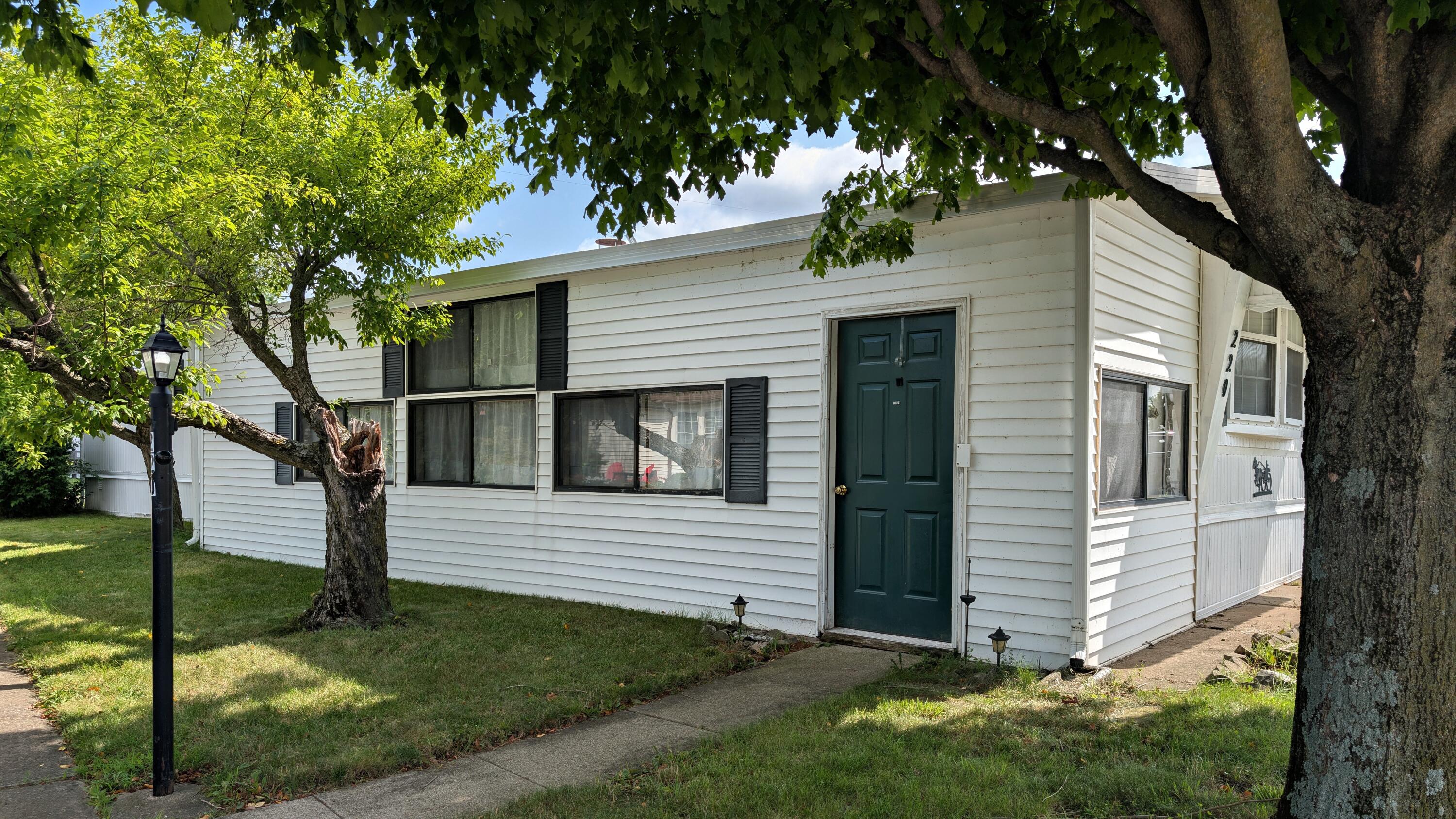 220 Western Drive Property Photo 2