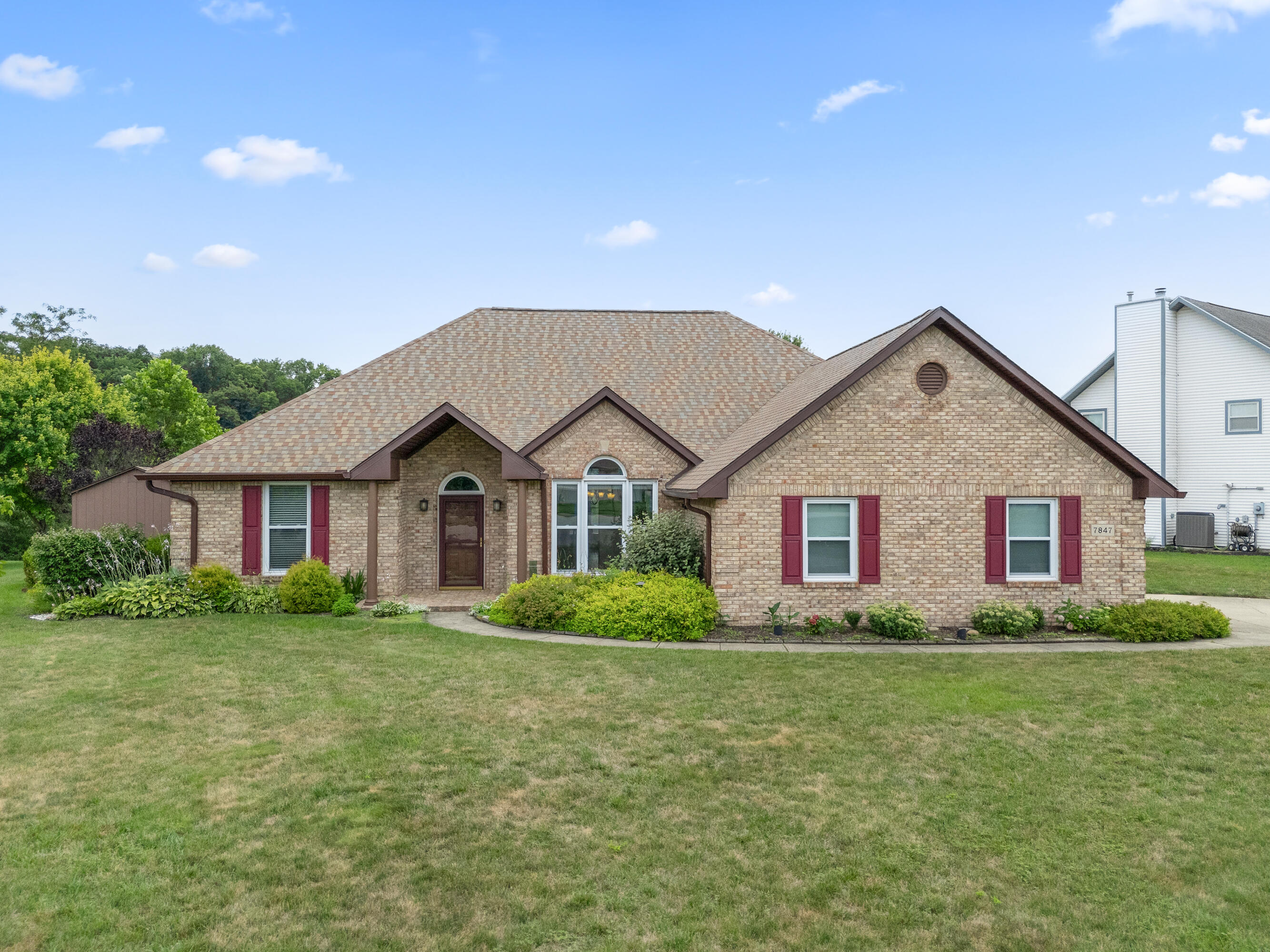 7847 Kings Ridge Circle Property Photo 1