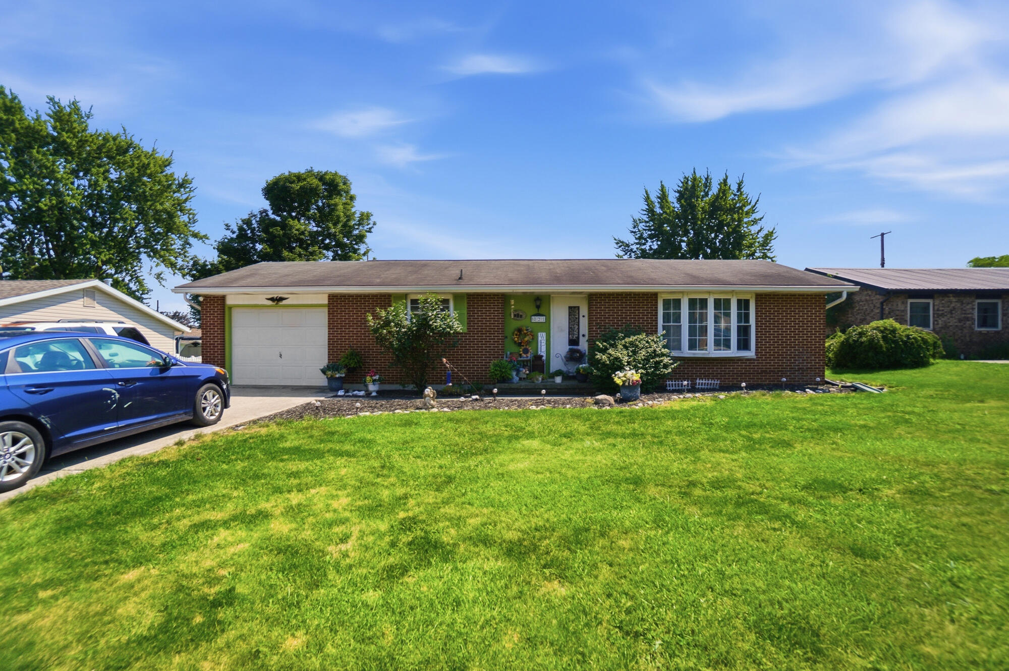 821 N Circle Drive Property Photo 1