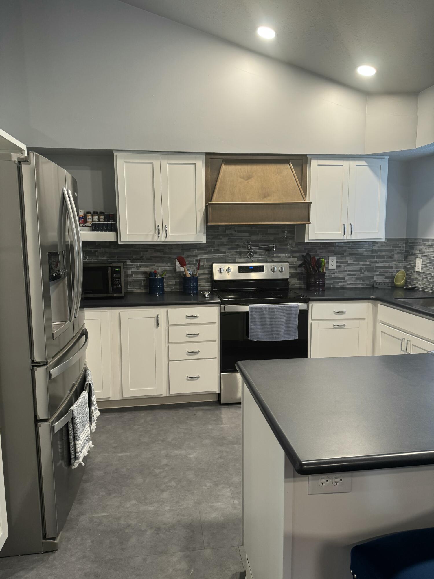 1284 Pheasant Run Property Photo 3