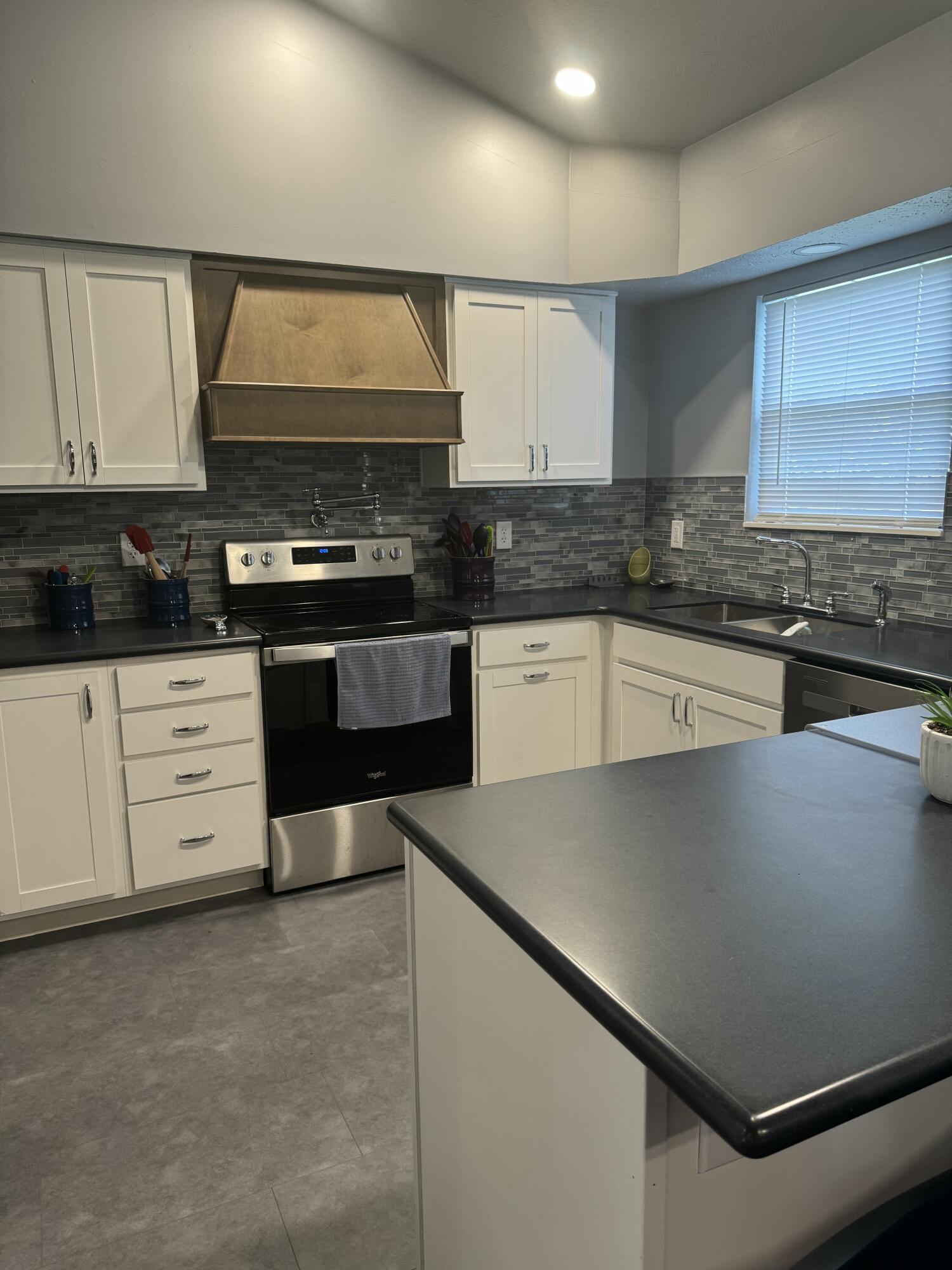 1284 Pheasant Run Property Photo 8