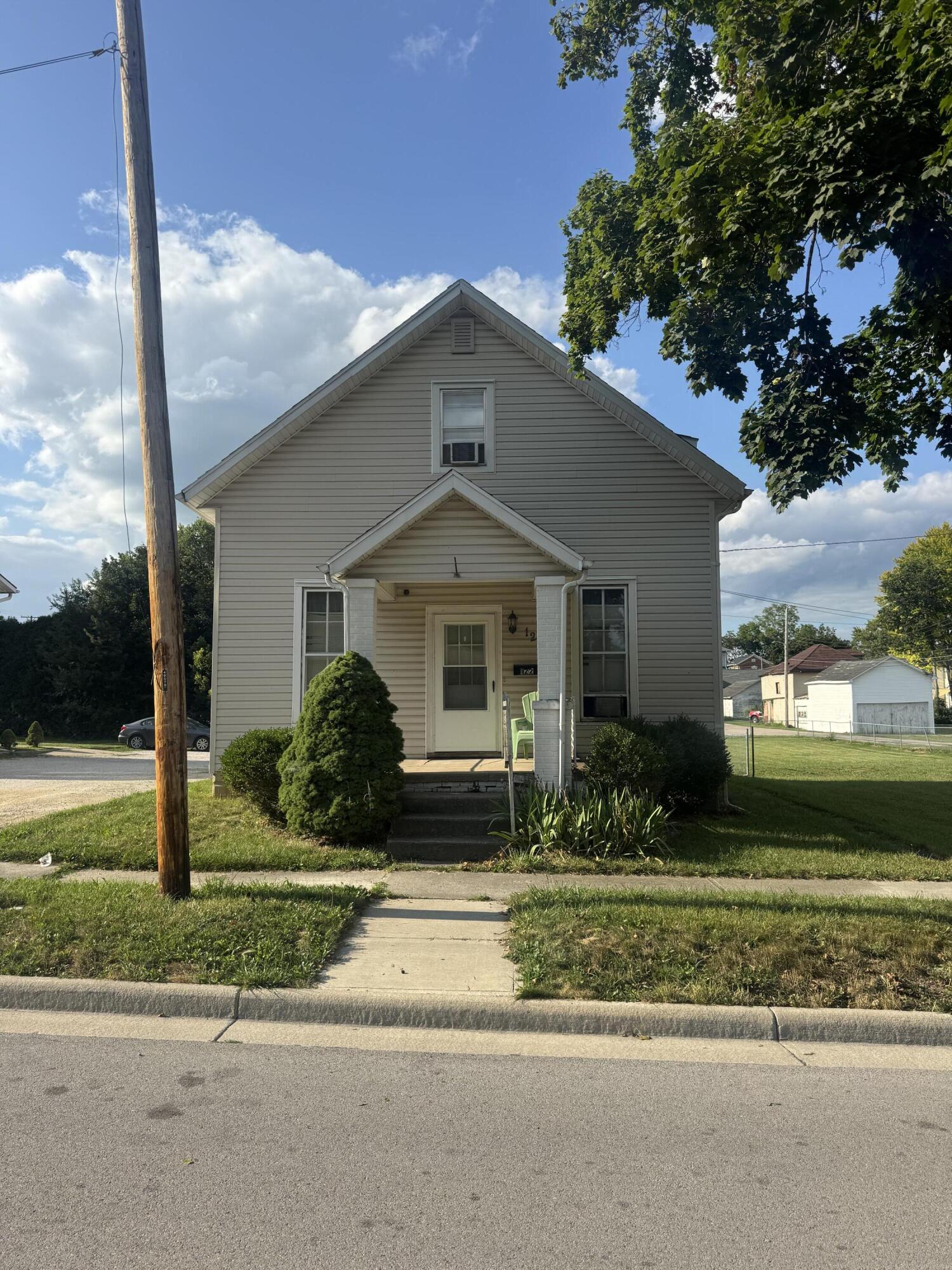 122 W Clay Street