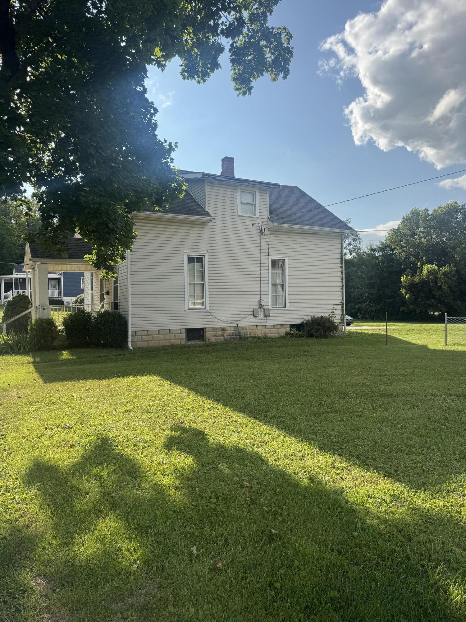 122 W Clay Street Property Photo 6
