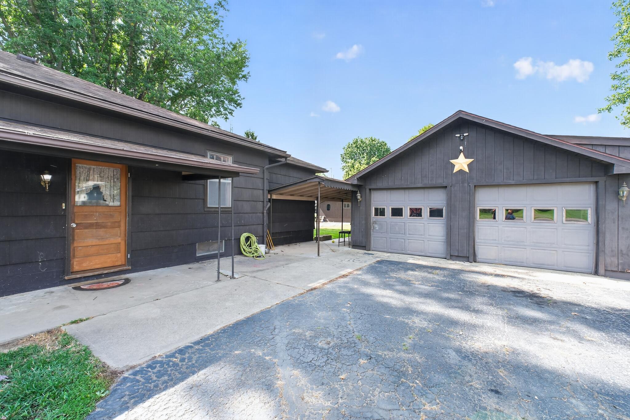 10 Oak Street Property Photo 4