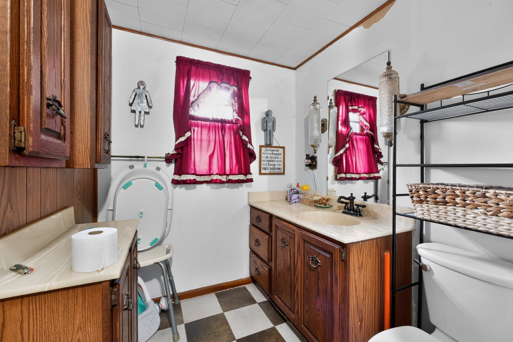 10 Oak Street Property Photo 23