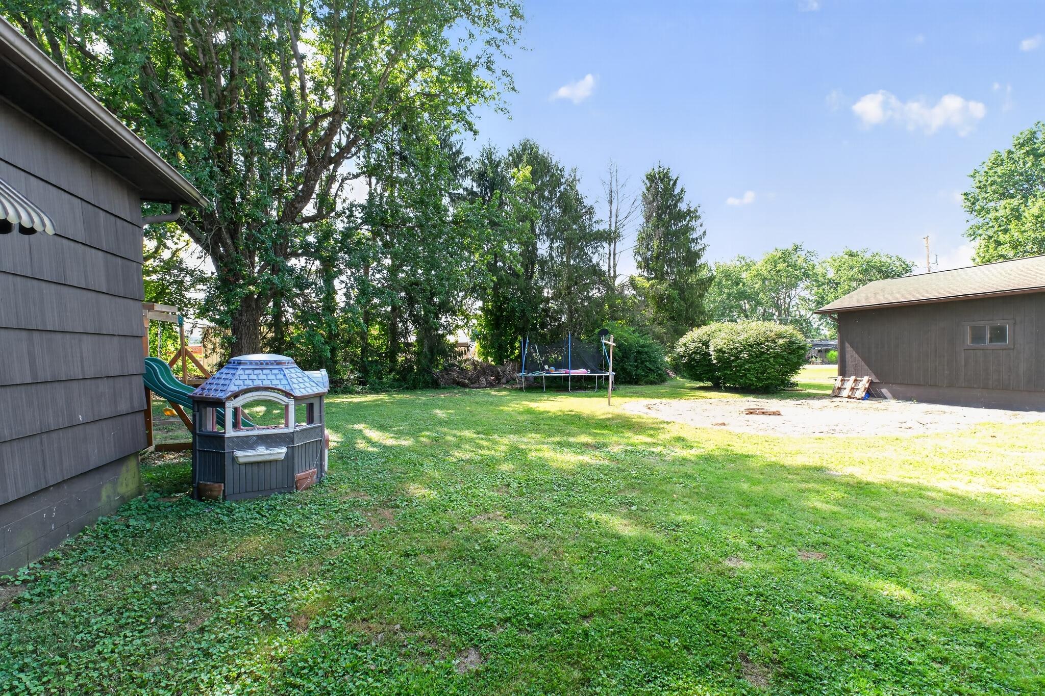 10 Oak Street Property Photo 36