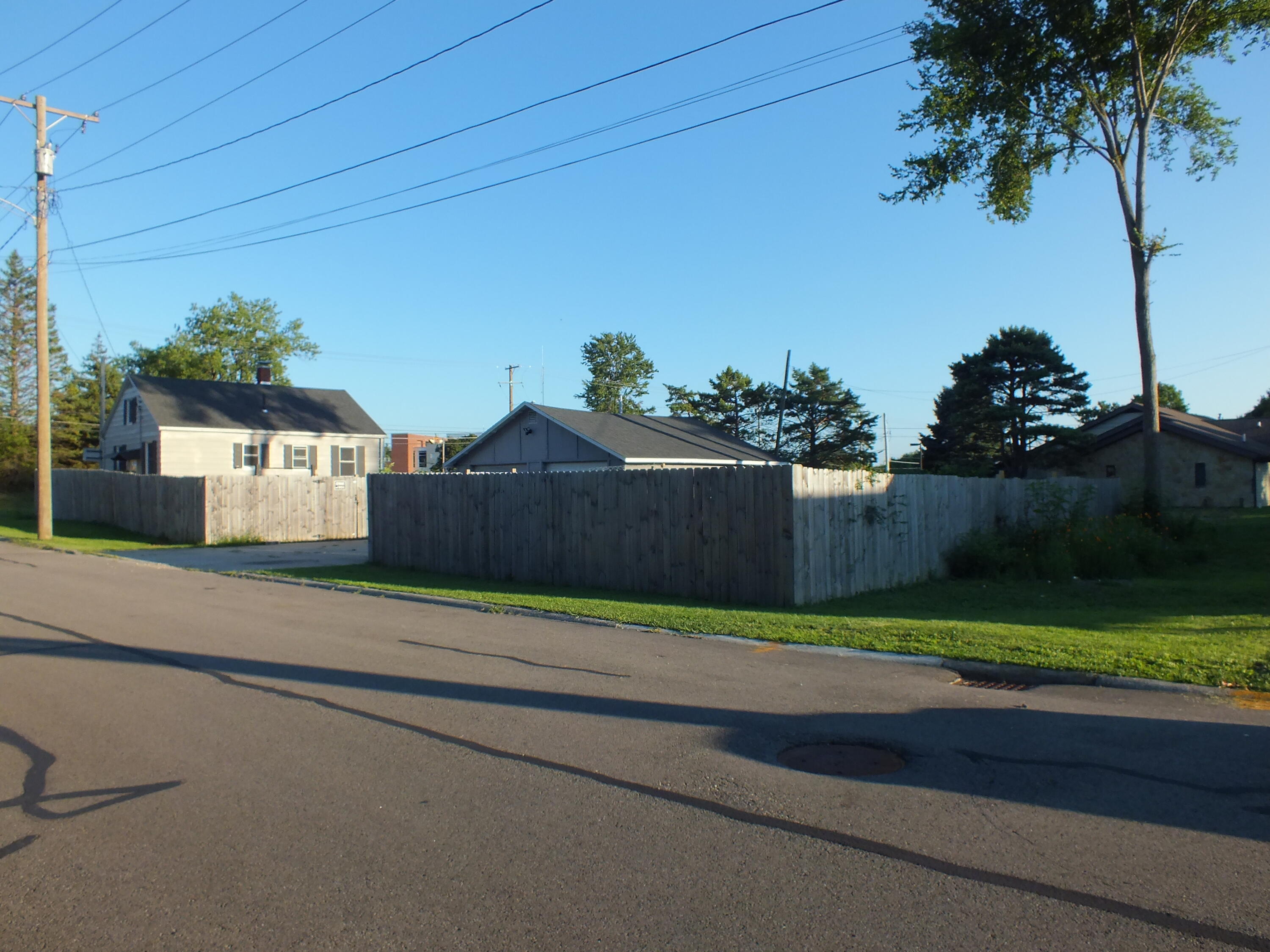 731 Rush Avenue Property Photo 2