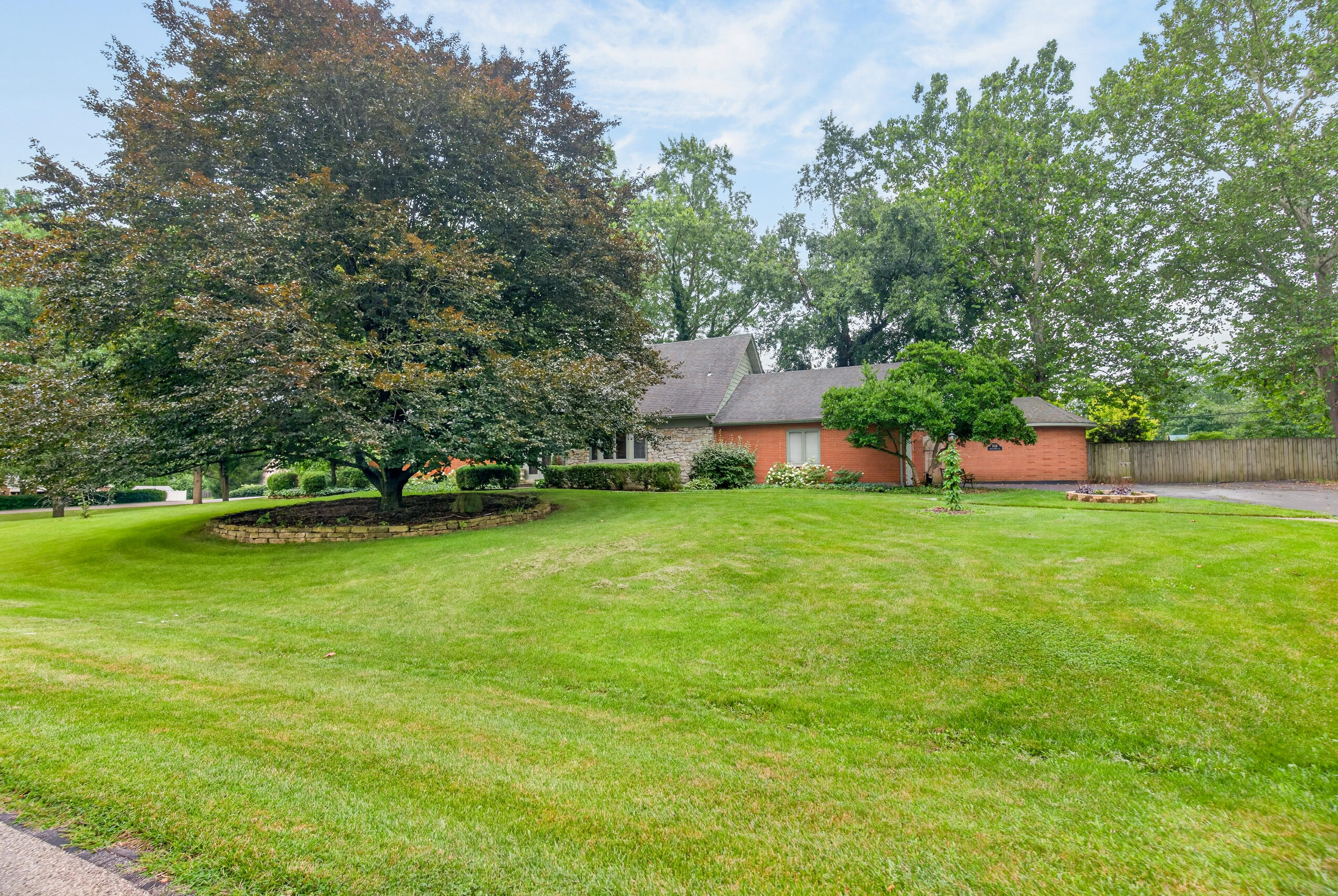 860 Lincolnshire Drive Property Photo 6