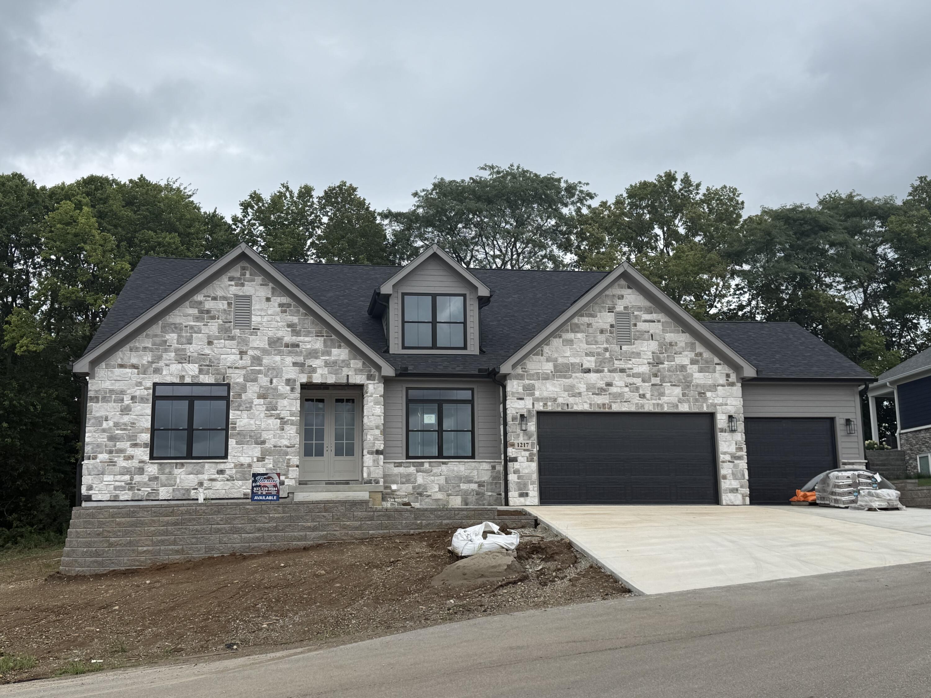 1217 Knob Hill Court Property Photo 1
