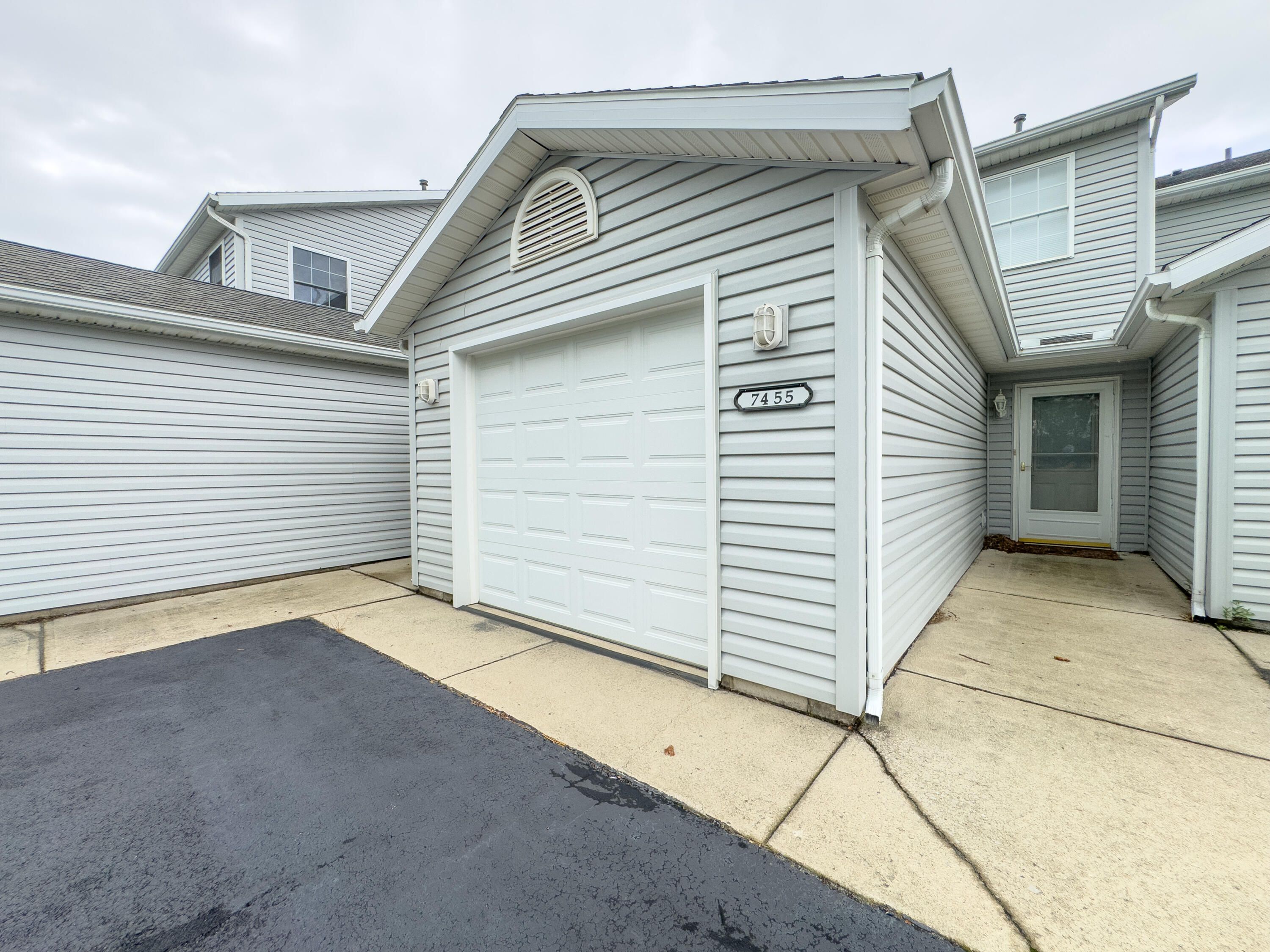 7455 Snug Harbor Drive Property Photo 1