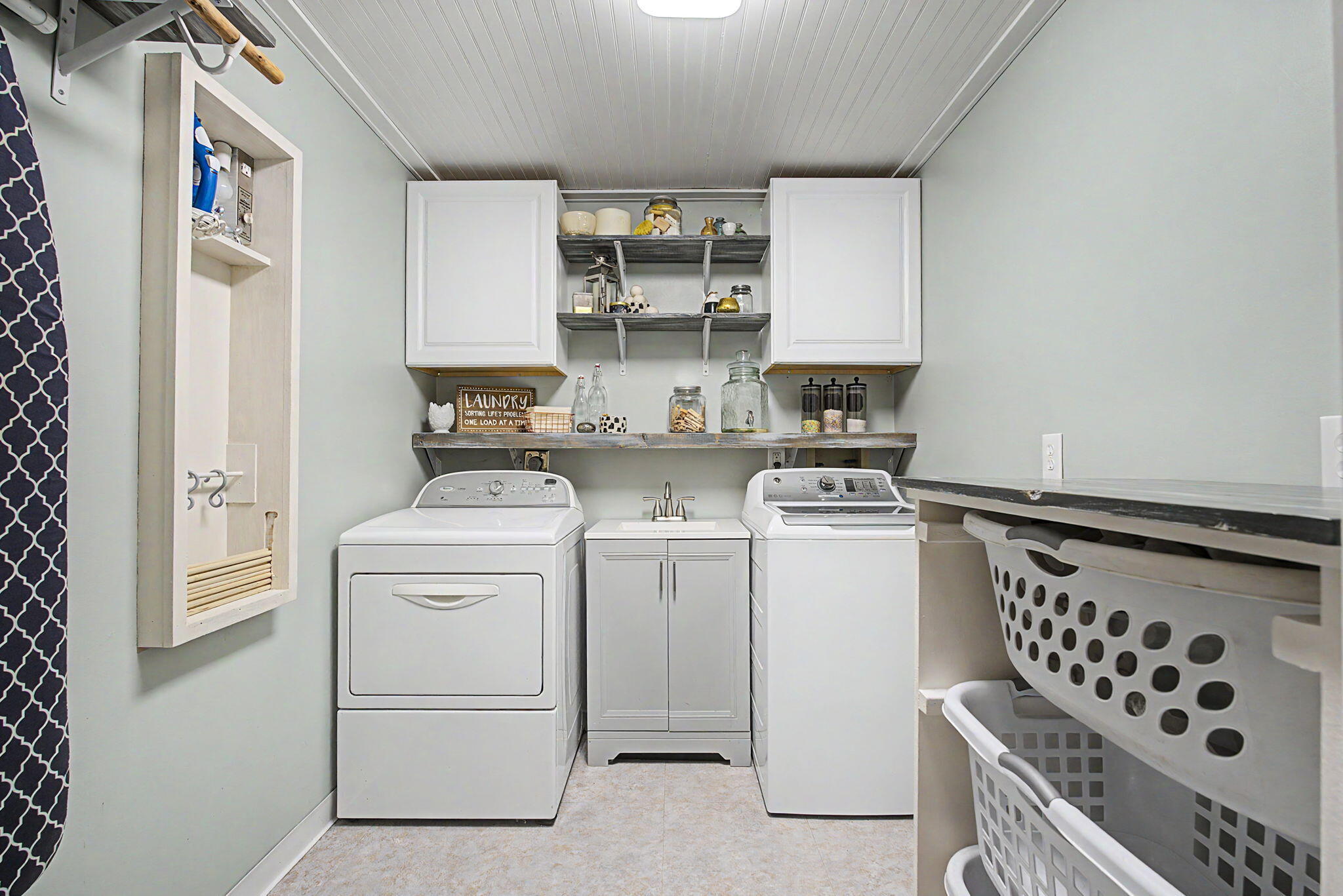 5696 Overbrooke Road Property Photo 16