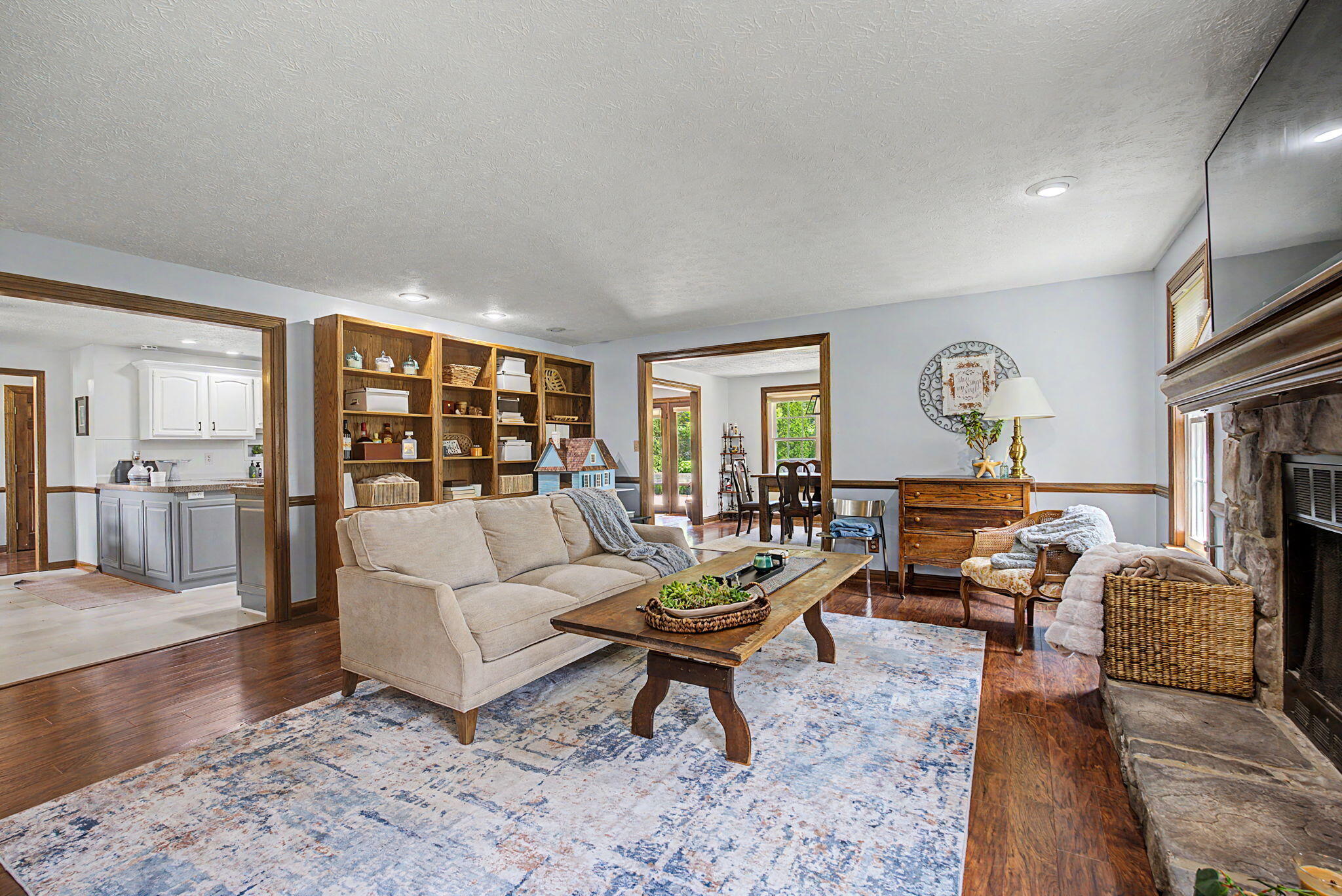 5696 Overbrooke Road Property Photo 18