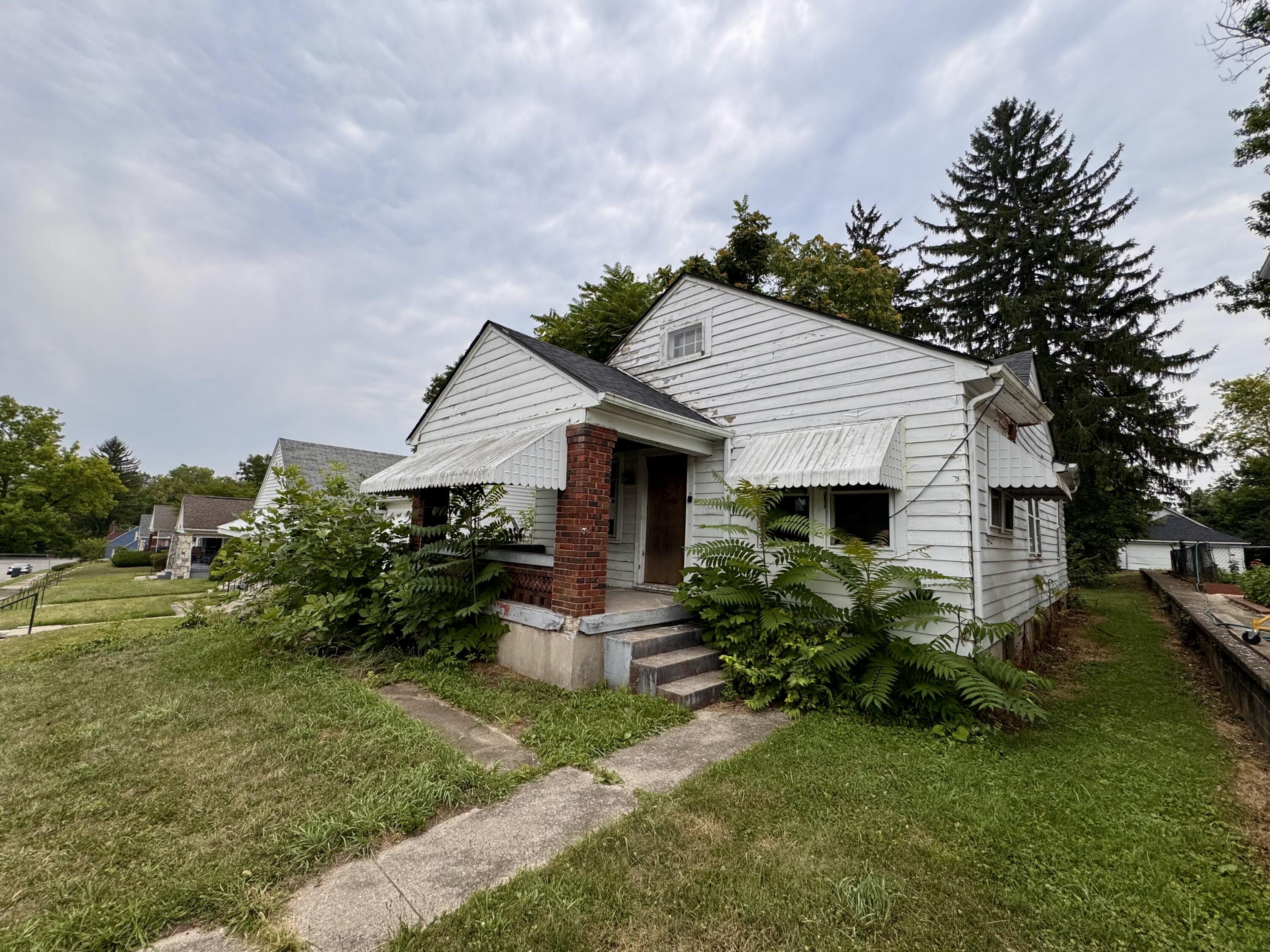 230 E Fairview Avenue Property Photo 2
