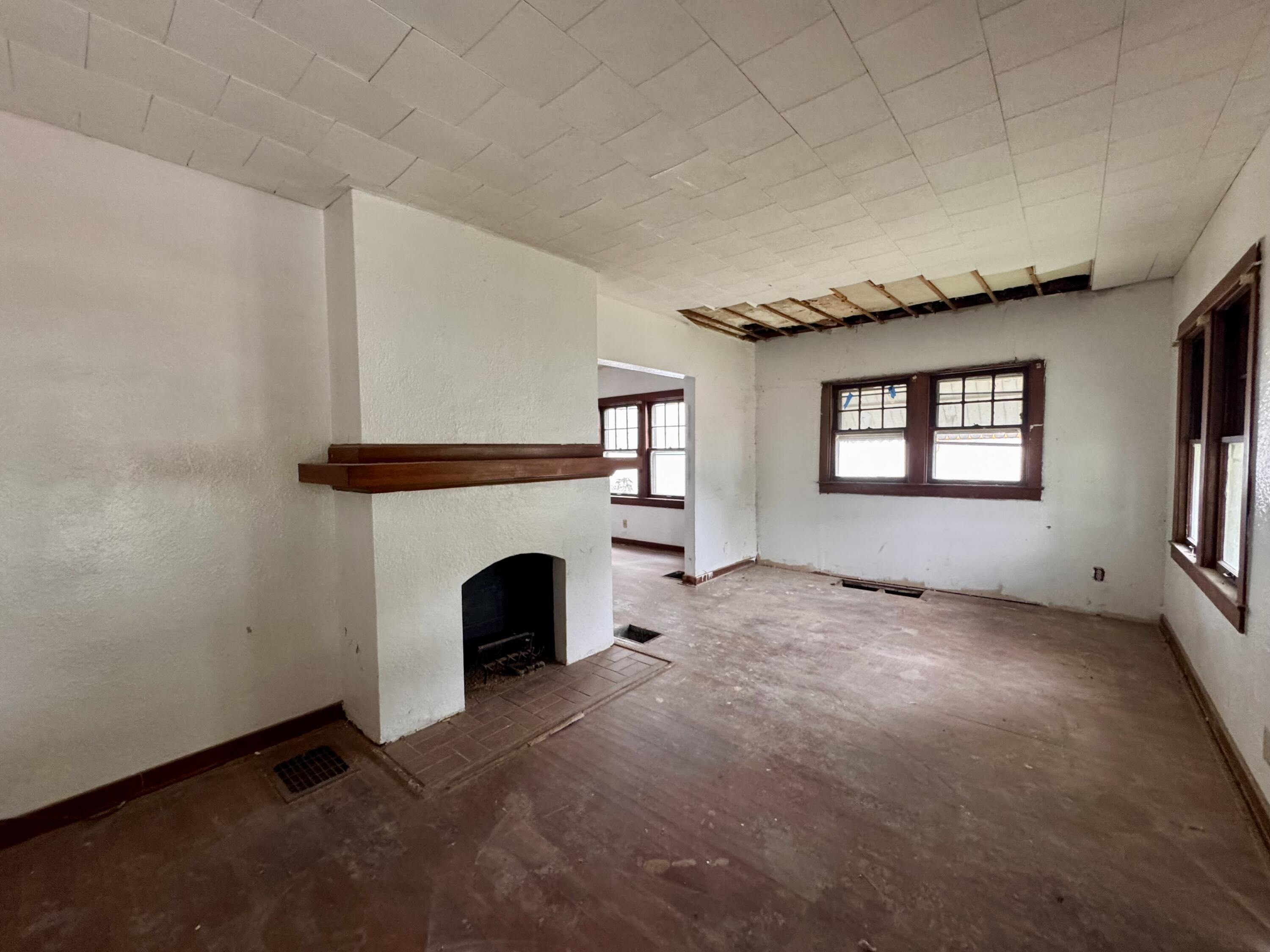 230 E Fairview Avenue Property Photo 3