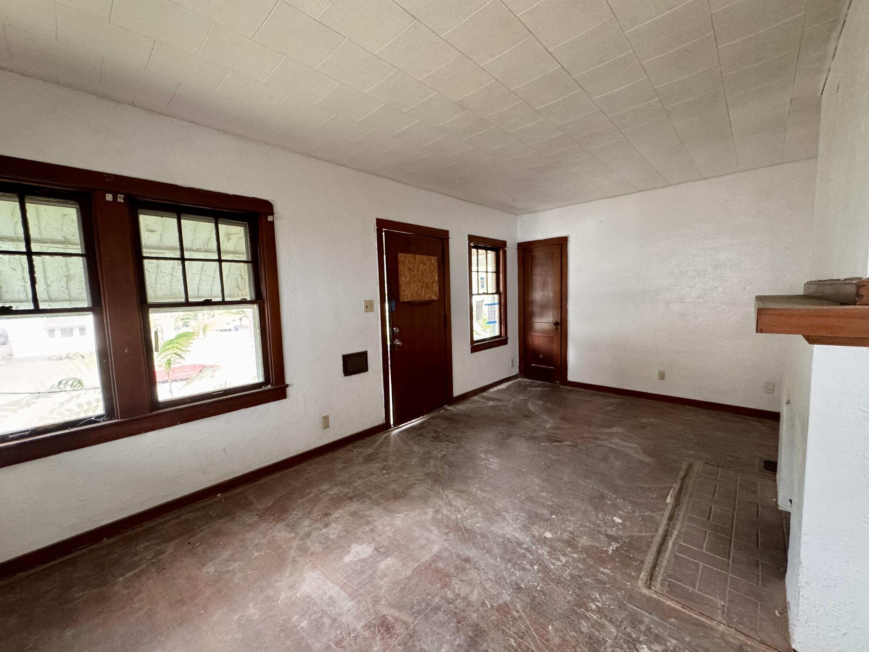 230 E Fairview Avenue Property Photo 4