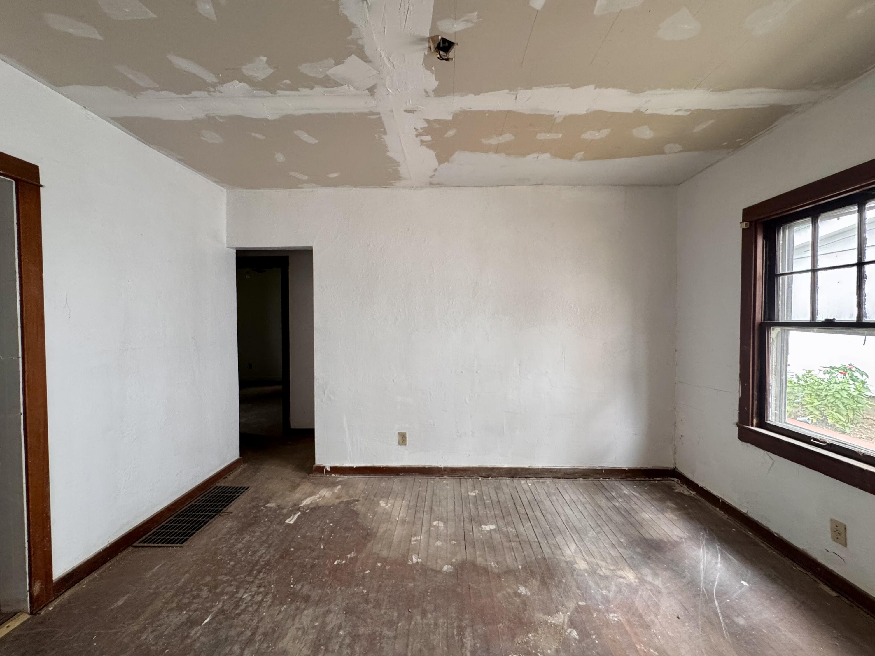 230 E Fairview Avenue Property Photo 5