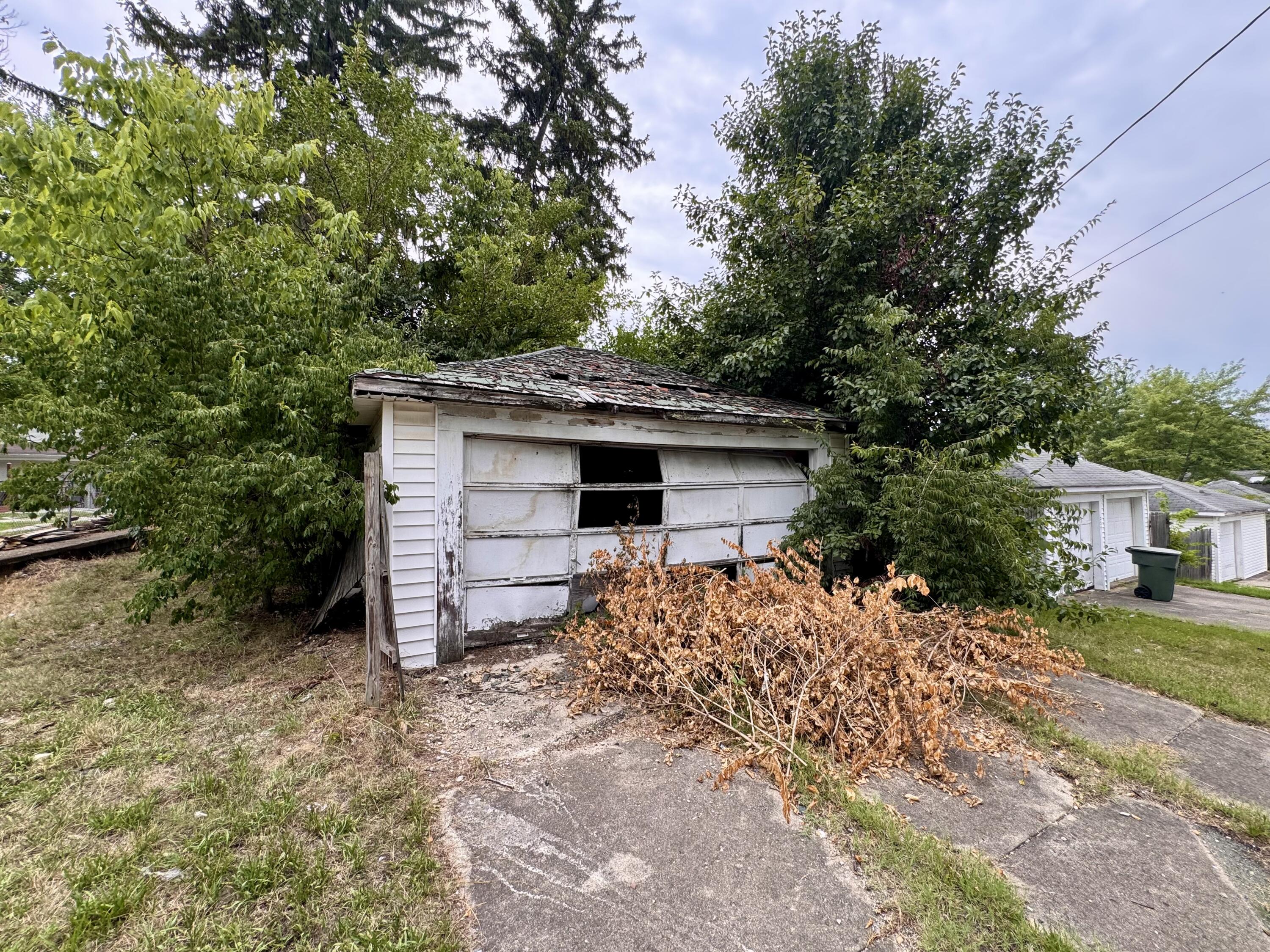 230 E Fairview Avenue Property Photo 14
