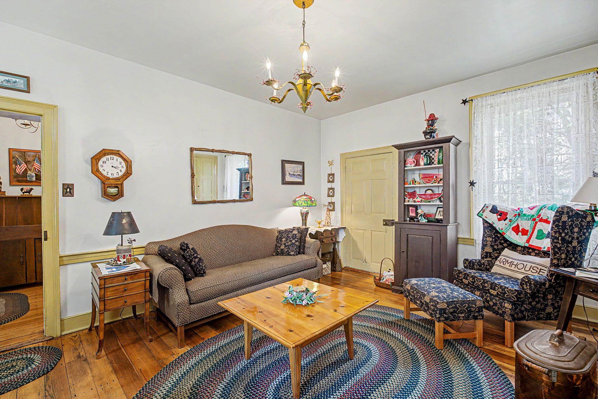 7646 N River Road Property Photo 6