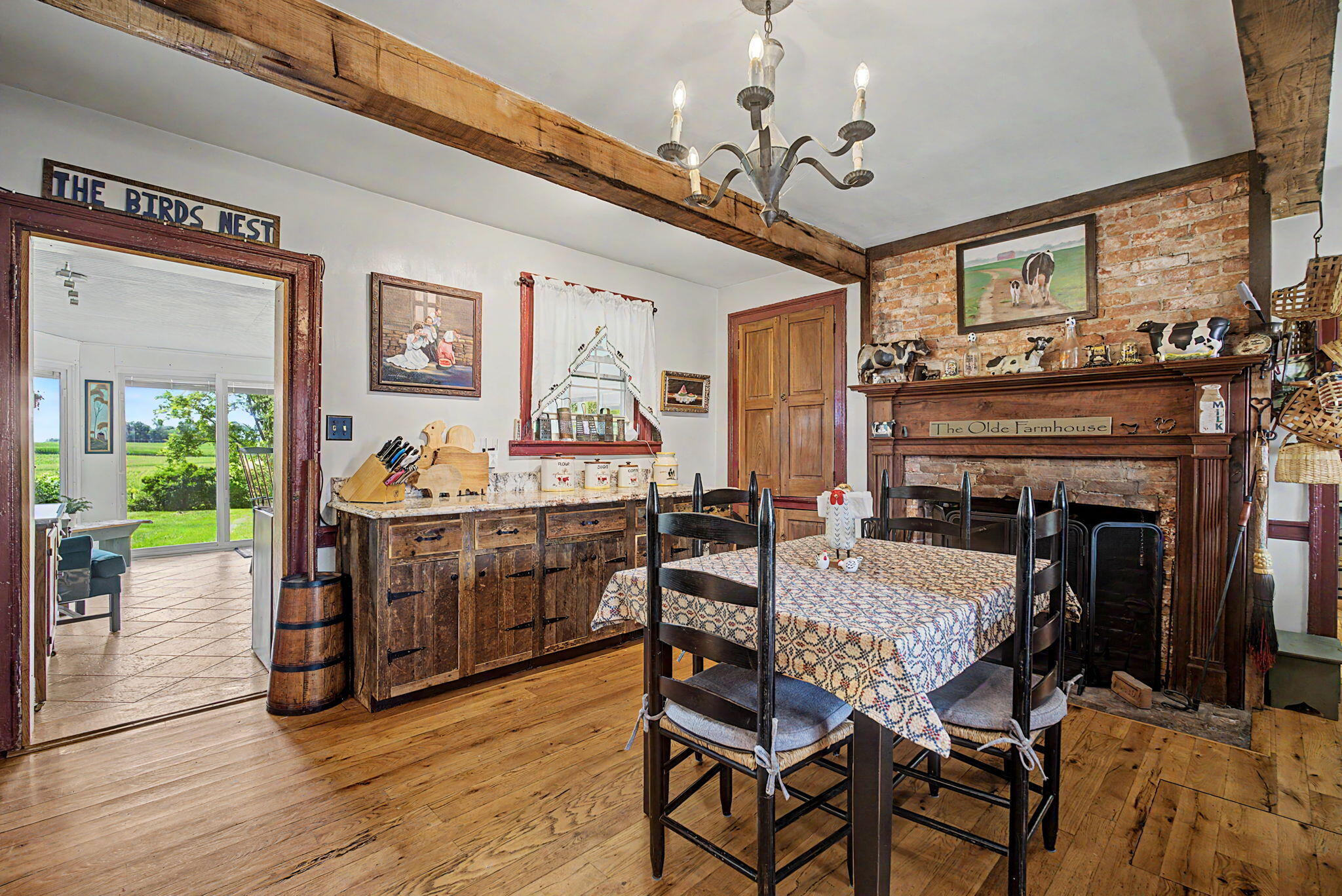 7646 N River Road Property Photo 14