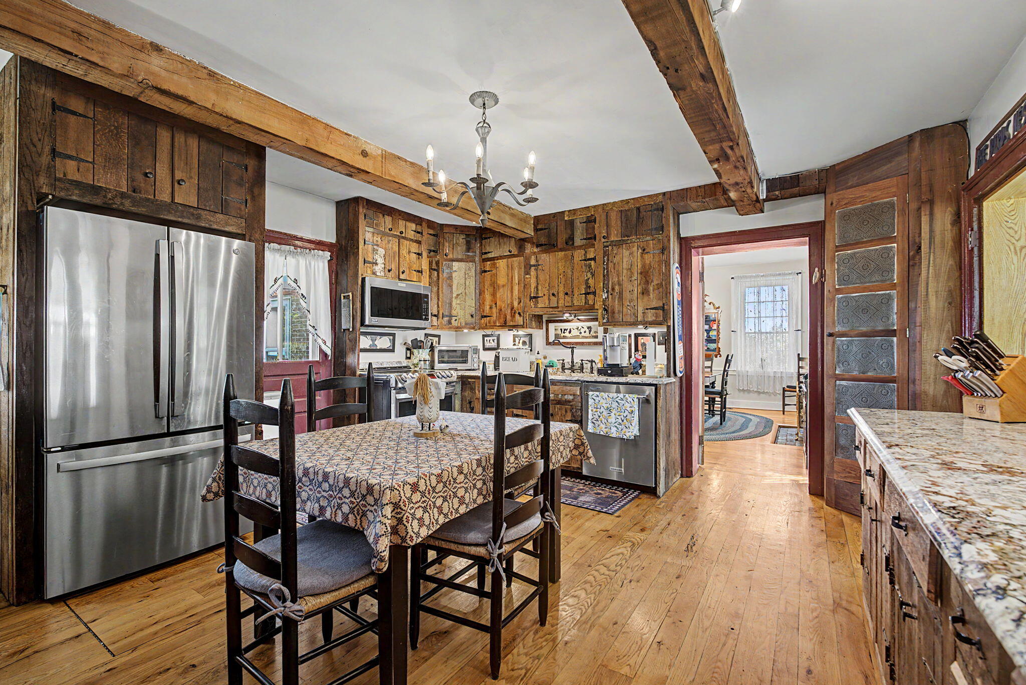 7646 N River Road Property Photo 17