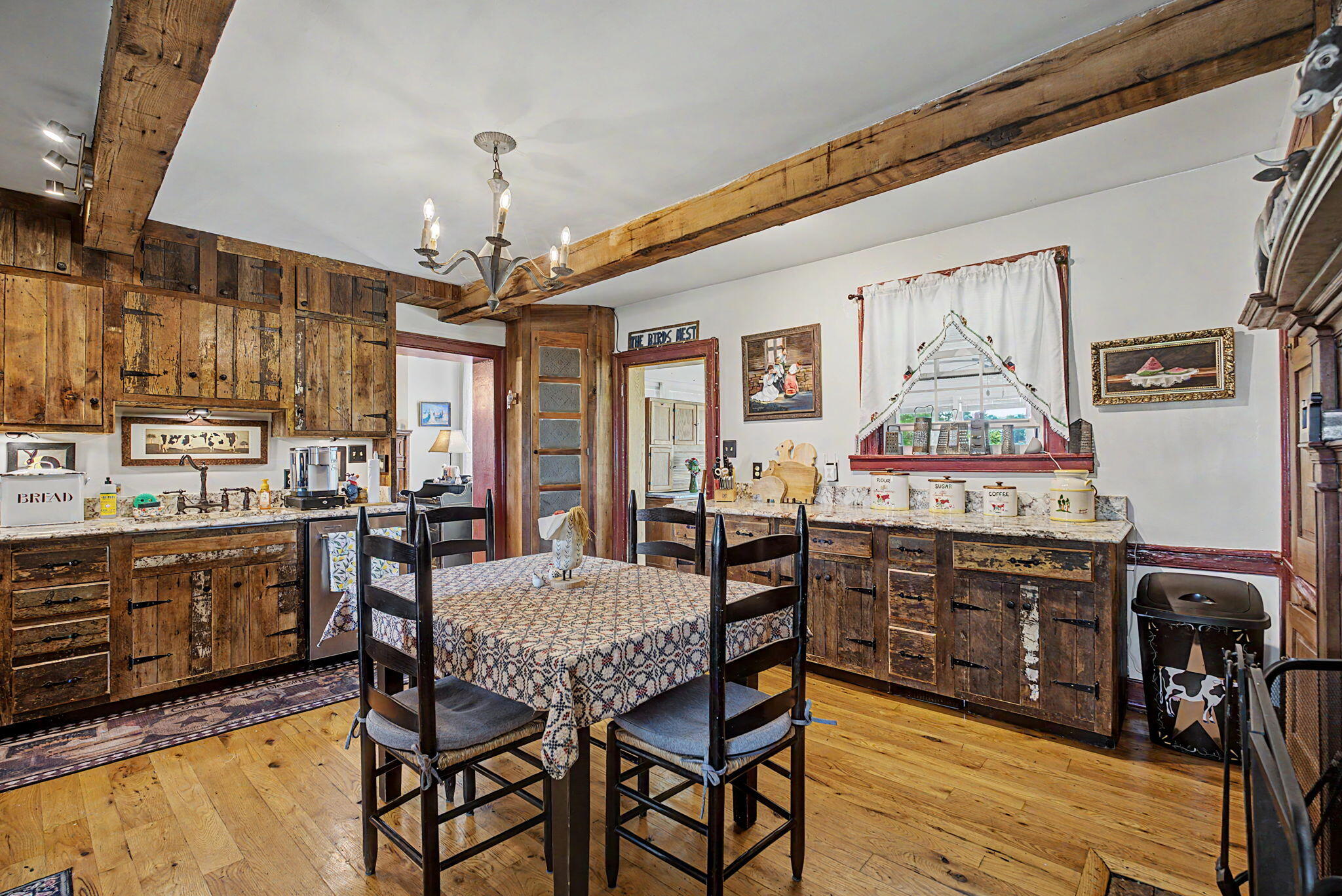 7646 N River Road Property Photo 19