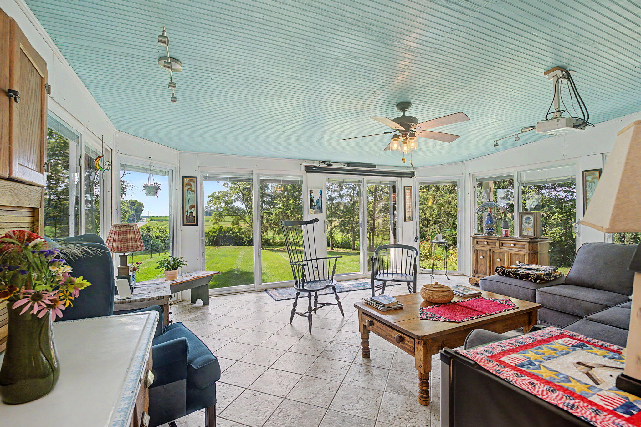 7646 N River Road Property Photo 20