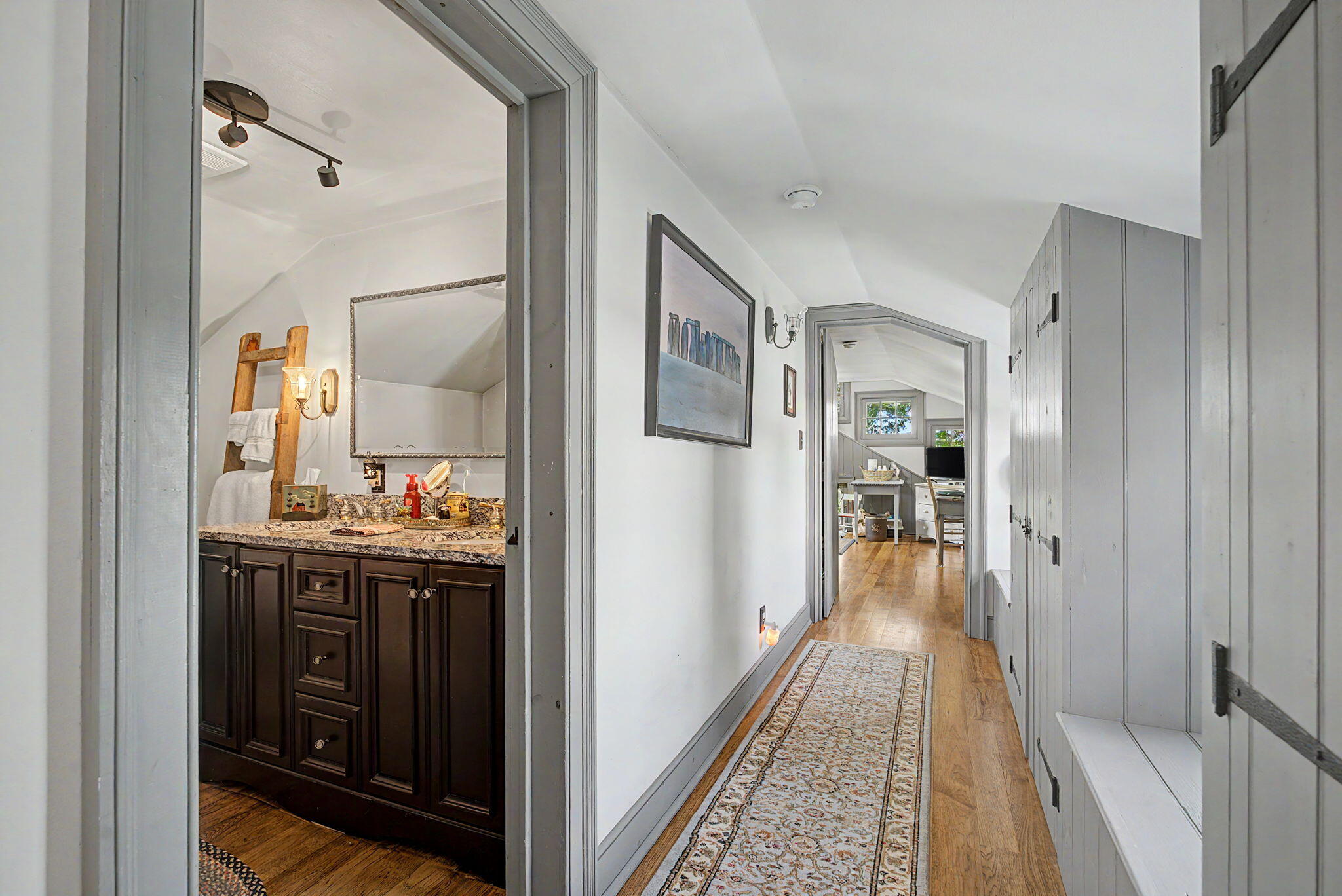 7646 N River Road Property Photo 42