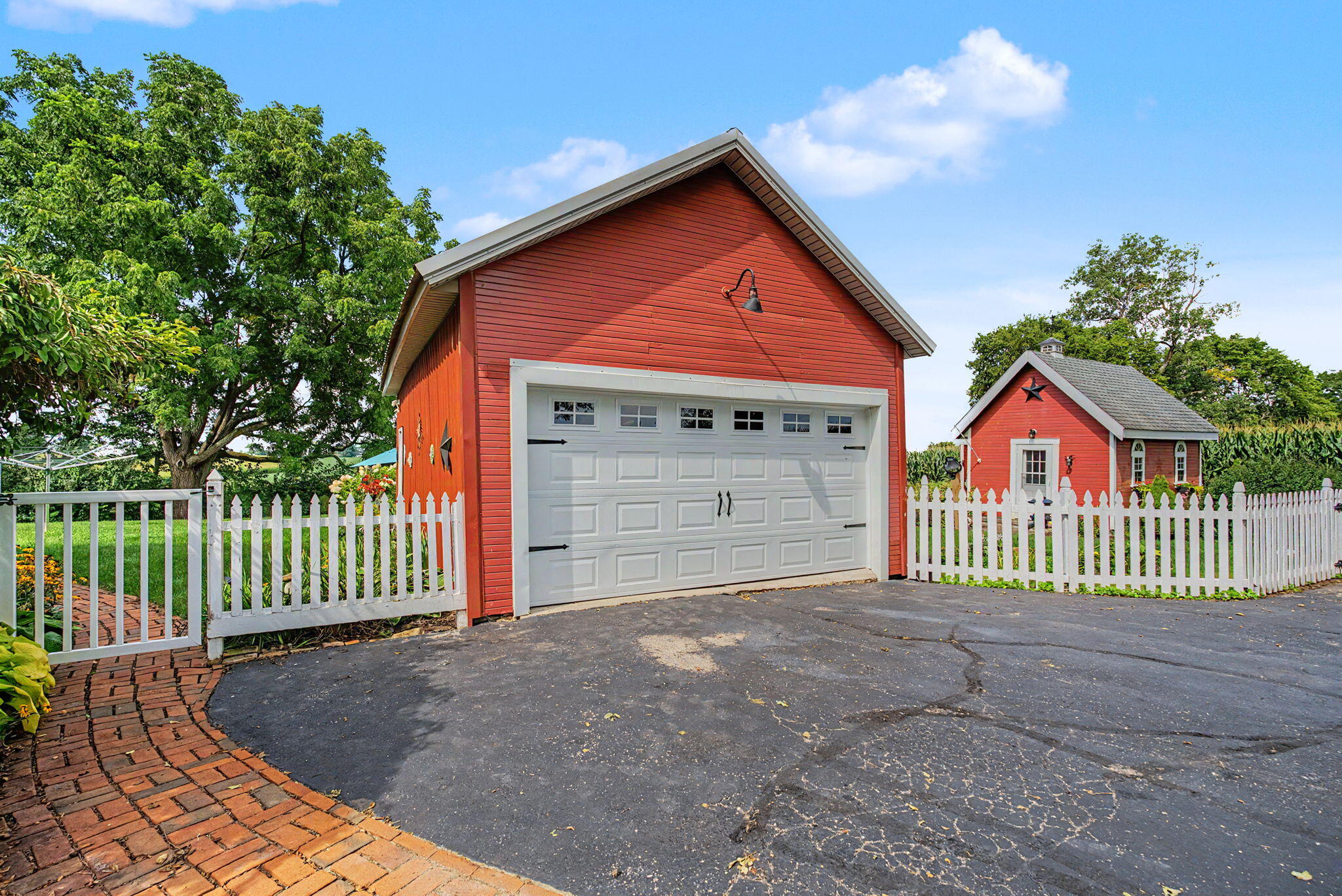 7646 N River Road Property Photo 52