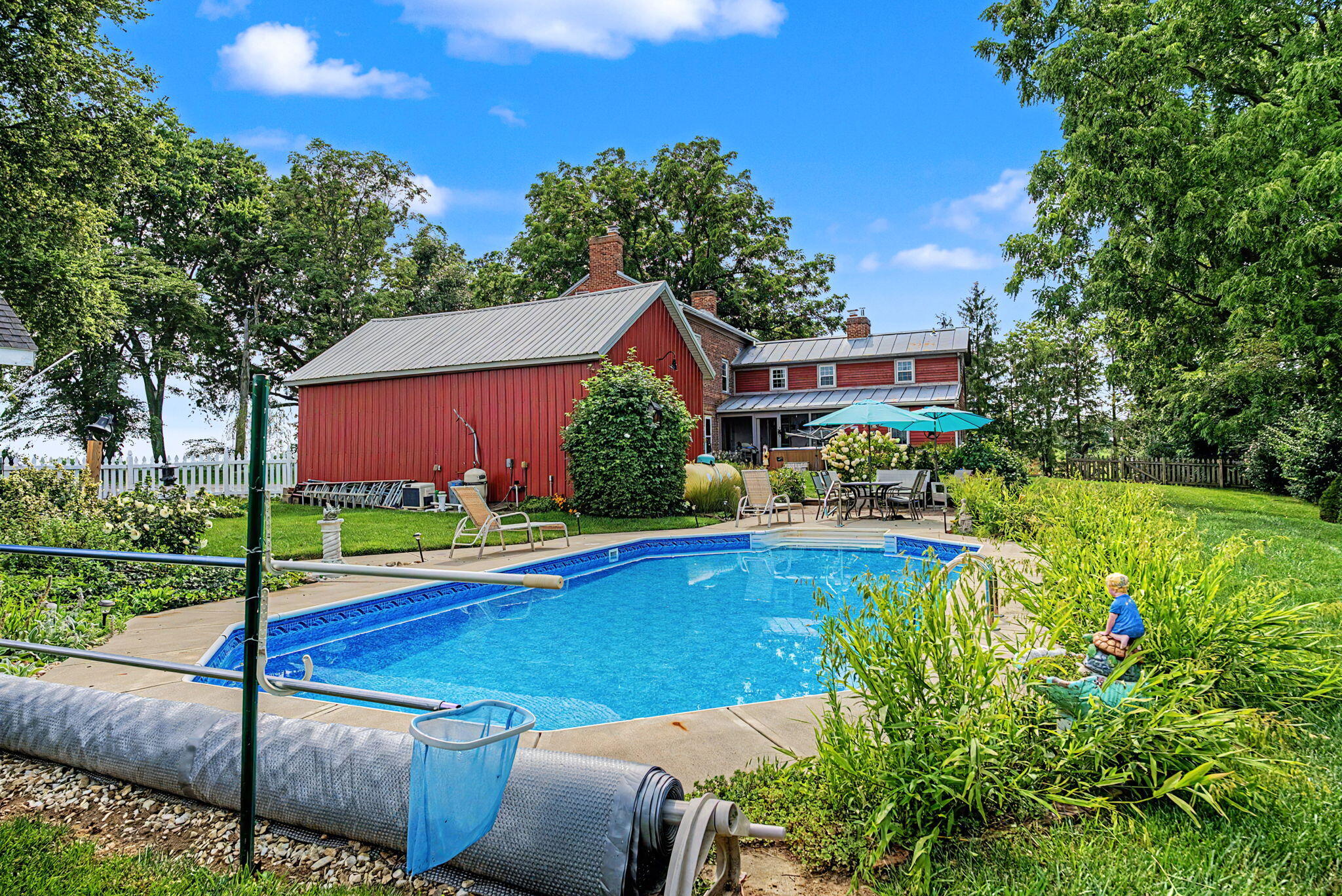 7646 N River Road Property Photo 57