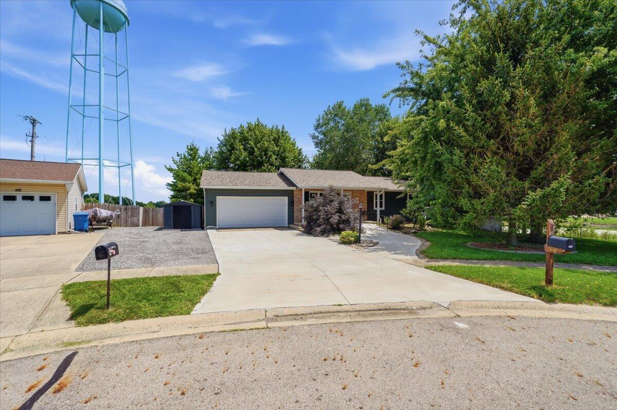 49 Lloyd Drive Property Photo 3